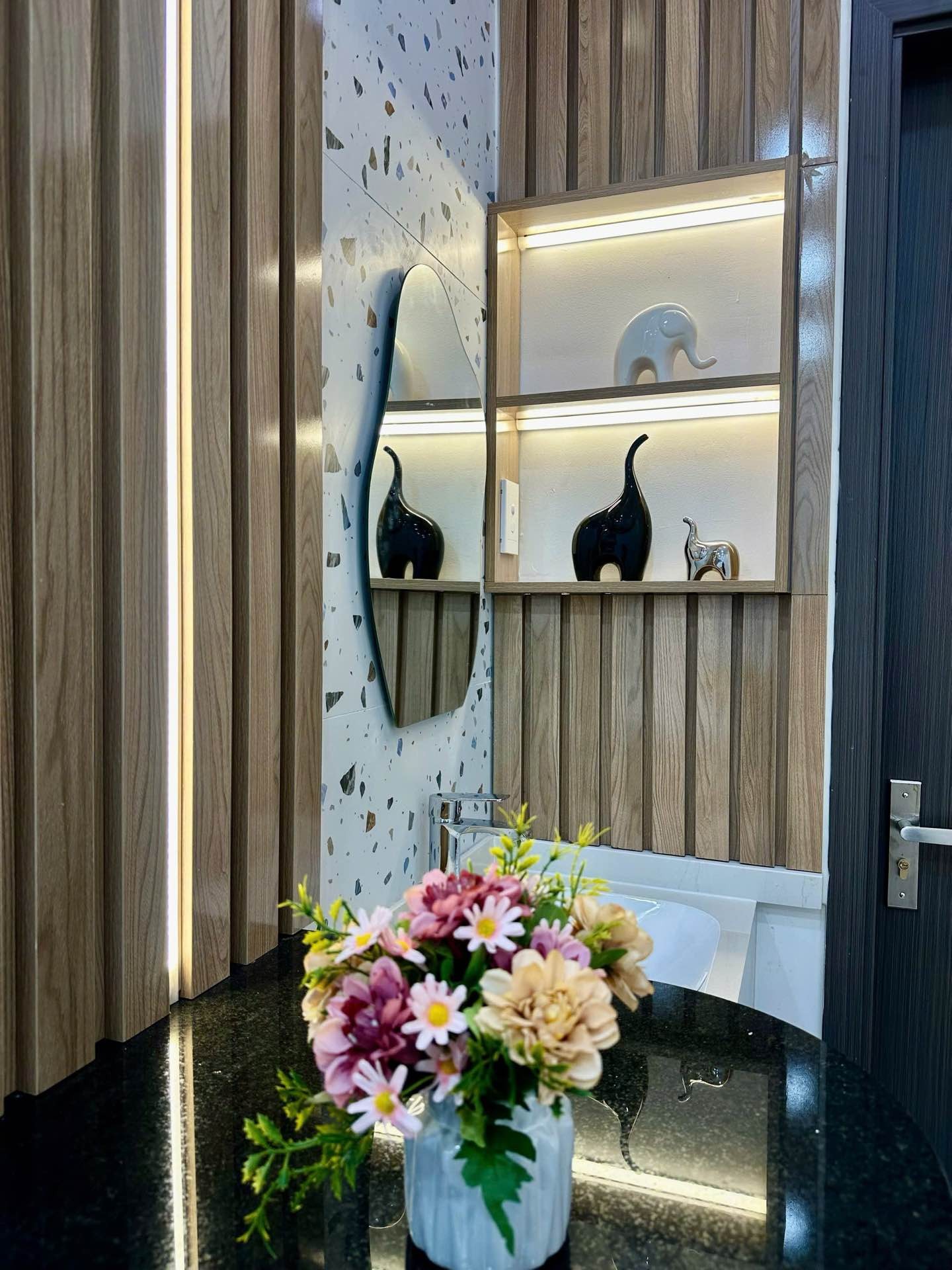 Bán nhà Linh Đàm - diện tích 50m2 1 tầng - Căn hộ chung cư nhỏ tiền - giá 4,8 tỷ