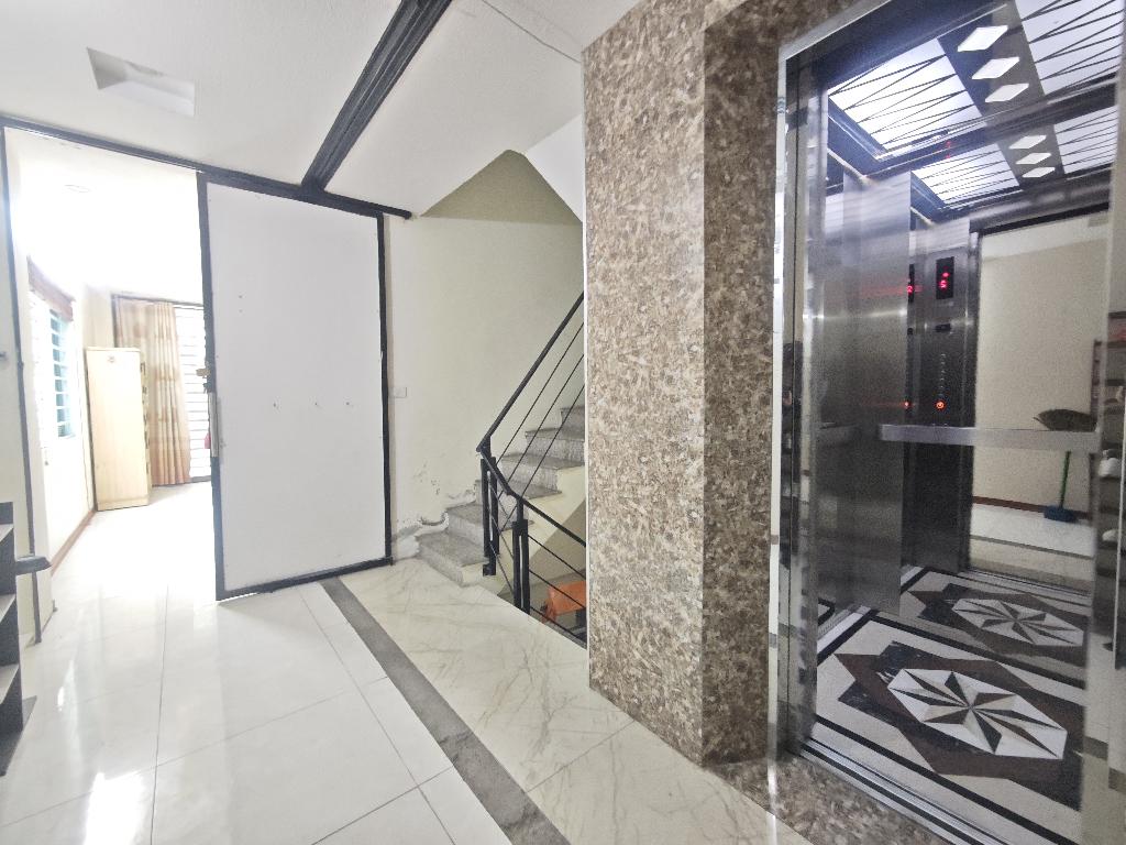 Bán nhà Phùng Khoang - diện tích 60m2 7 tầng - Nhà đẹp hiếm có - giá 28 tỷ