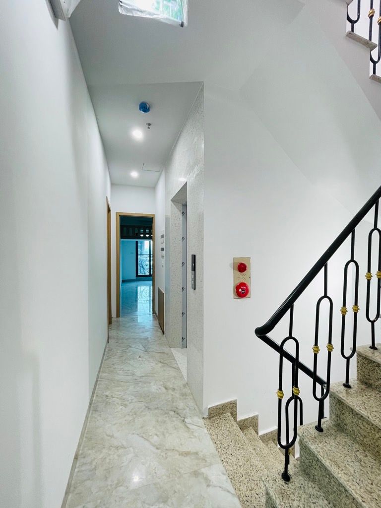 Bán nhà Lương Thế Vinh - diện tích 75m2 8 tầng - Lô góc 3 mặt thoáng - giá 33,5 tỷ