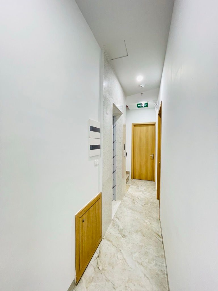 Bán nhà Lương Thế Vinh - diện tích 75m2 8 tầng - Lô góc 3 mặt thoáng - giá 33,5 tỷ