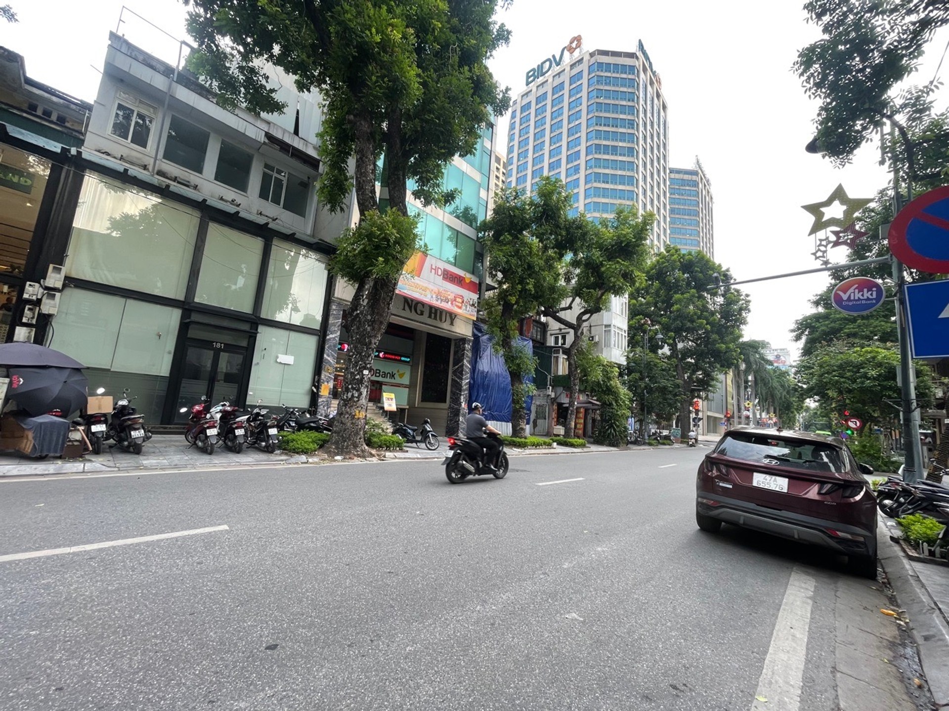 Bán nhà Bà Triệu - diện tích 31m2 2 tầng - Mặt phố kinh doanh tấp nập - giá 22 tỷ