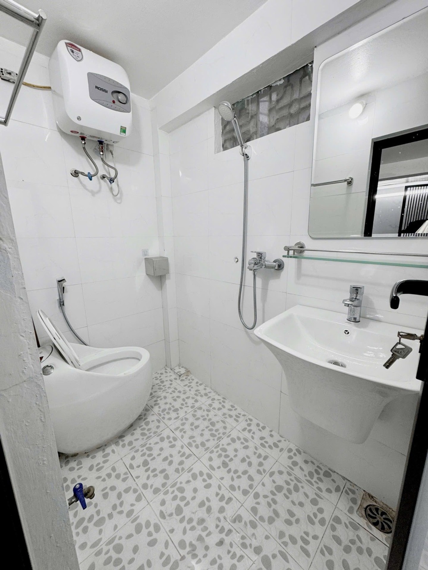 Bán nhà Tôn Đức Thắng - diện tích 25m2 4 tầng - Cực đẹp, cách mặt phố 10m - giá 3,9 tỷ