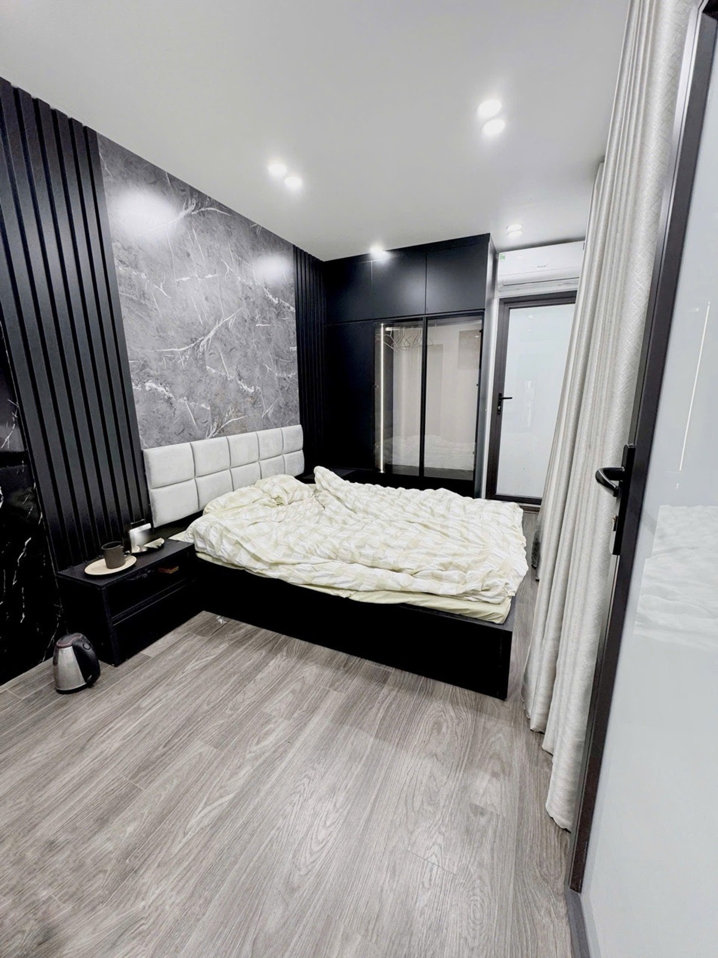 Bán nhà Tôn Đức Thắng - diện tích 25m2 4 tầng - Cực đẹp, cách mặt phố 10m - giá 3,9 tỷ