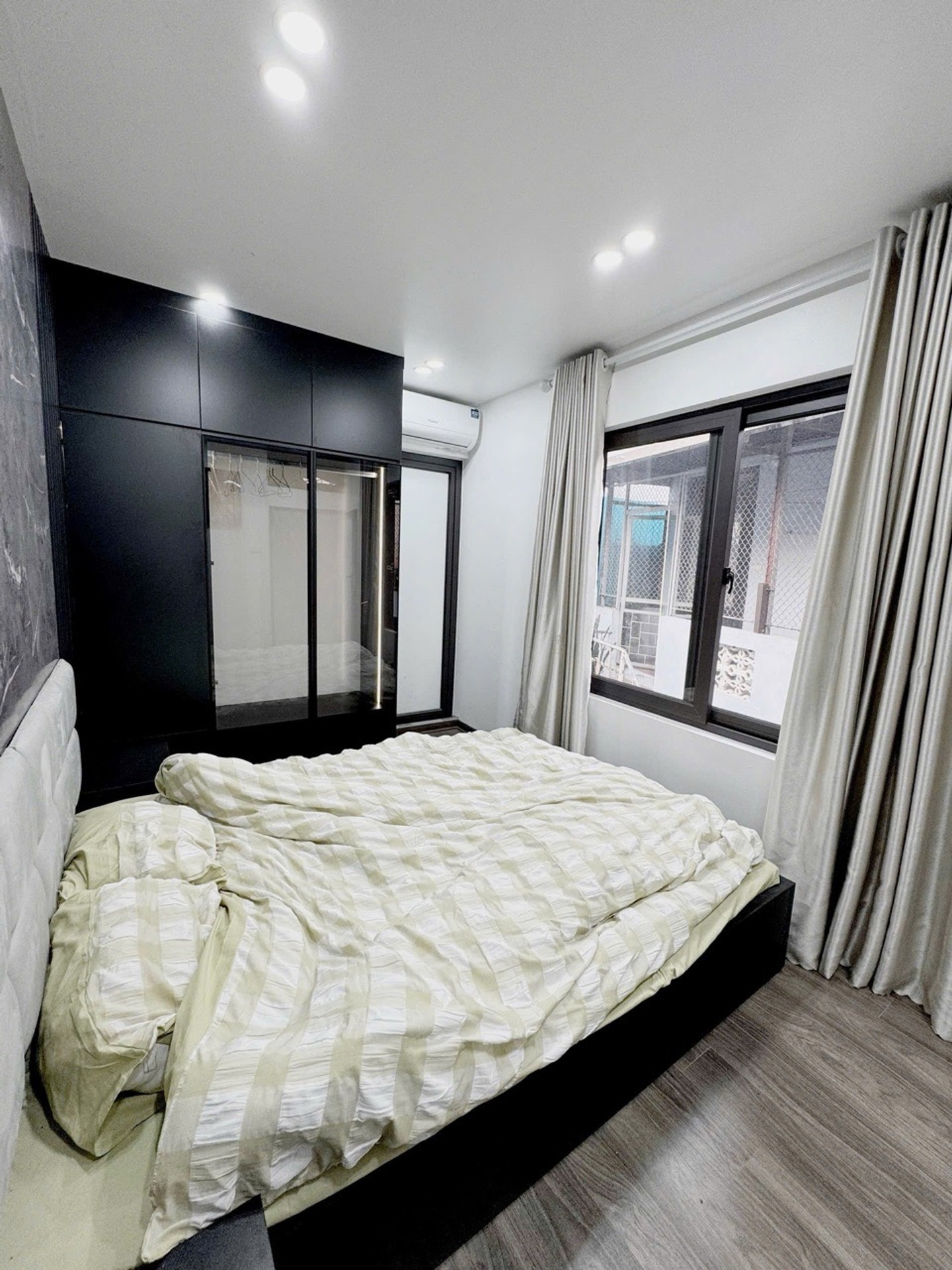 Bán nhà Tôn Đức Thắng - diện tích 25m2 4 tầng - Cực đẹp, cách mặt phố 10m - giá 3,9 tỷ