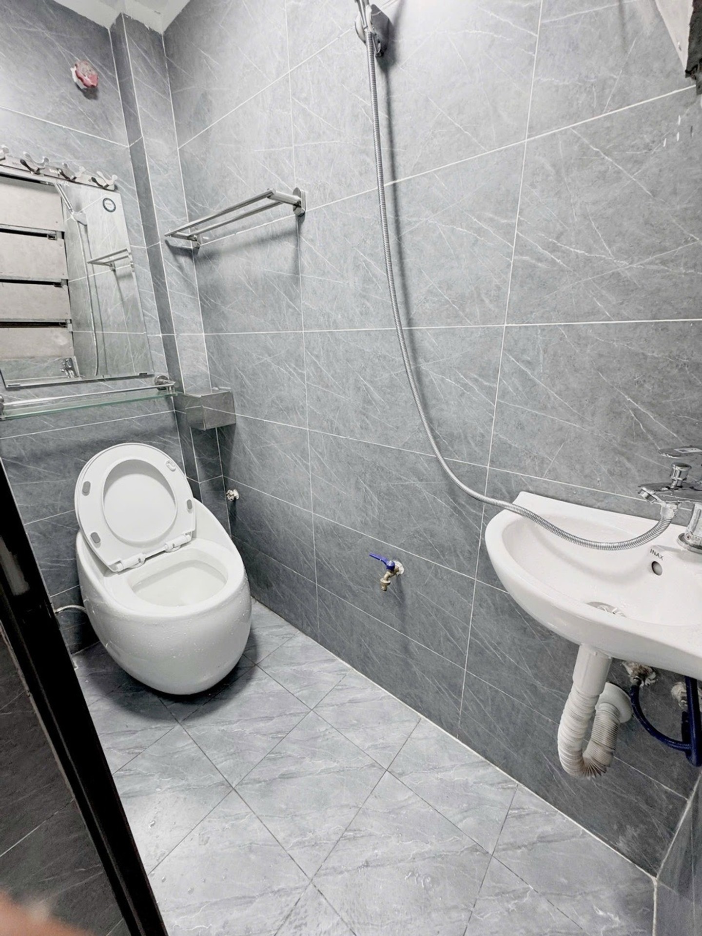 Bán nhà Tôn Đức Thắng - diện tích 25m2 4 tầng - Cực đẹp, cách mặt phố 10m - giá 3,9 tỷ