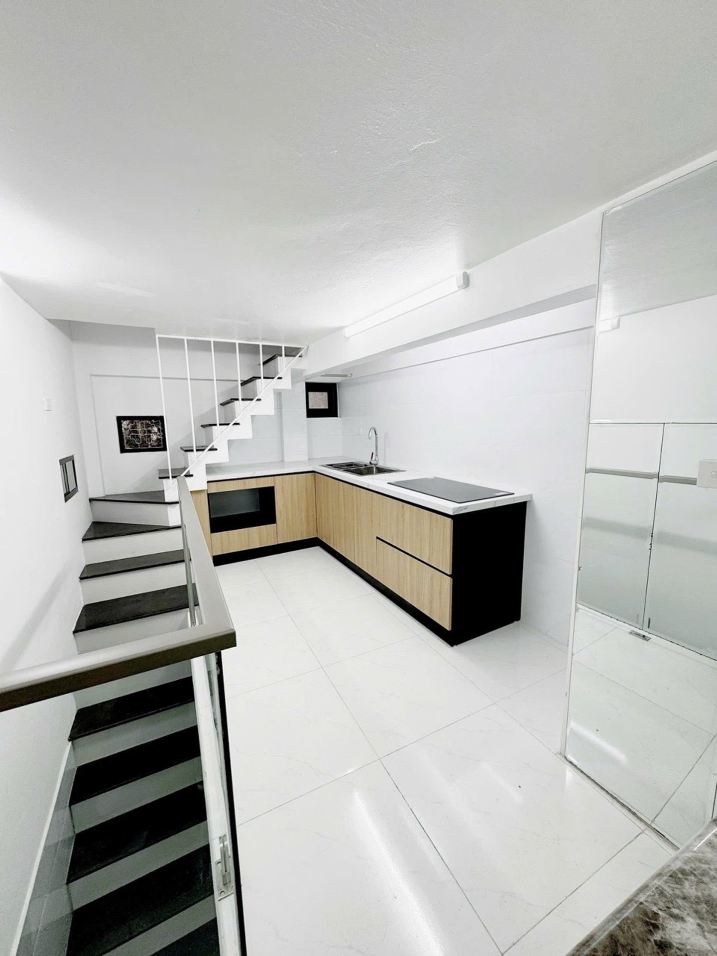 Bán nhà Tôn Đức Thắng - diện tích 25m2 4 tầng - Cực đẹp, cách mặt phố 10m - giá 3,9 tỷ