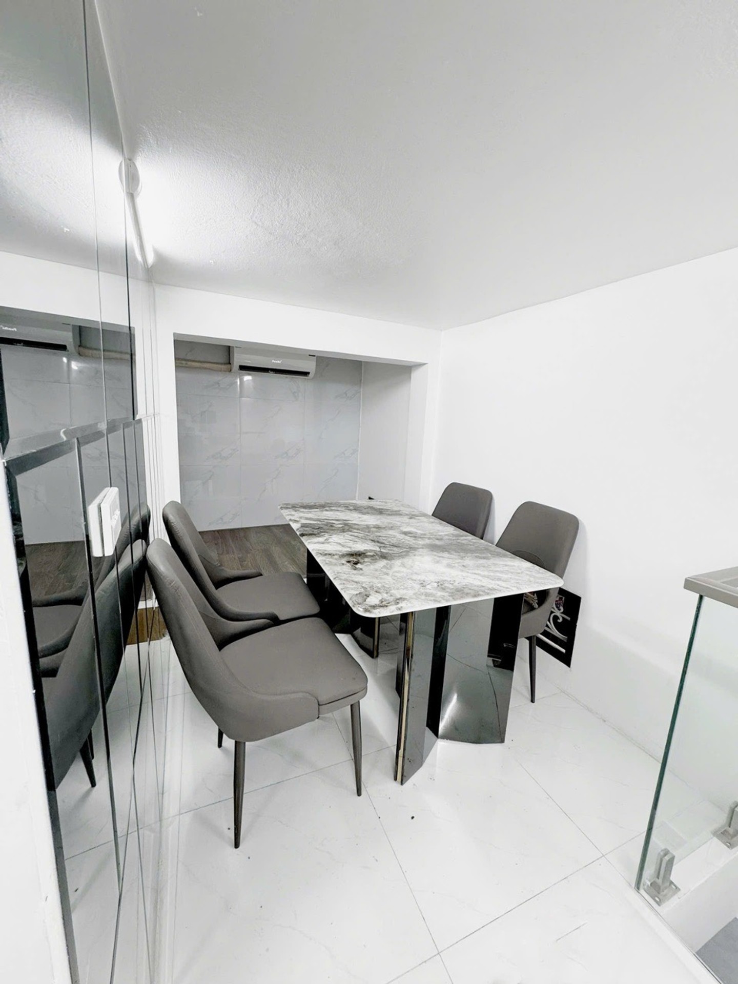 Bán nhà Tôn Đức Thắng - diện tích 25m2 4 tầng - Cực đẹp, cách mặt phố 10m - giá 3,9 tỷ