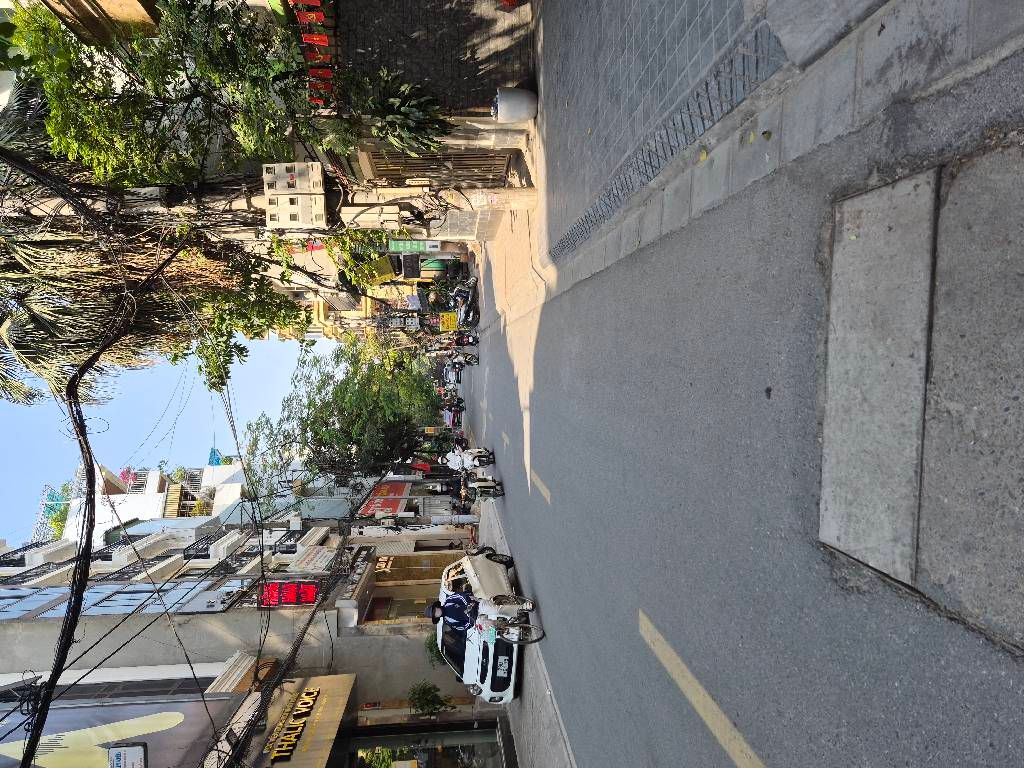 Bán nhà Nguyễn Ngọc Nại - diện tích 83m2 2 tầng - Lô góc 2 mặt thoáng - giá 41 tỷ