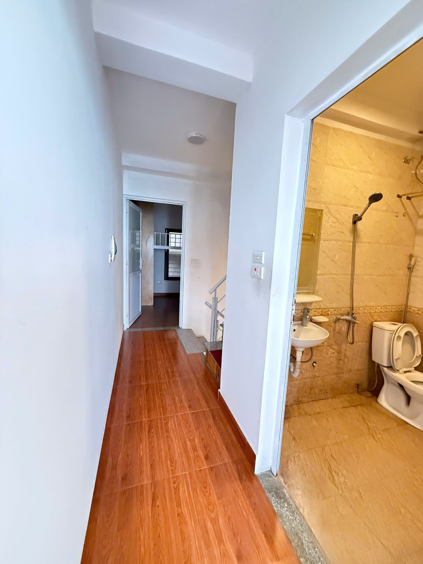 Bán nhà Vĩnh Hưng - diện tích 35m2 3 tầng - ô tô tránh - giá 6,8 tỷ