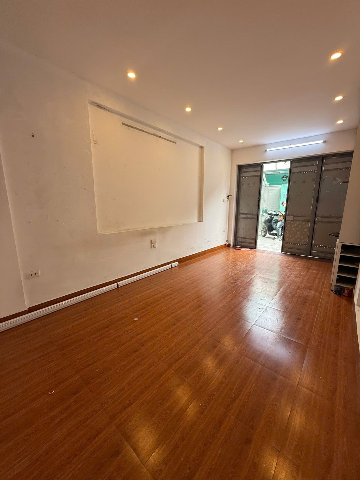 Bán nhà Vĩnh Hưng - diện tích 35m2 3 tầng - ô tô tránh - giá 6,8 tỷ