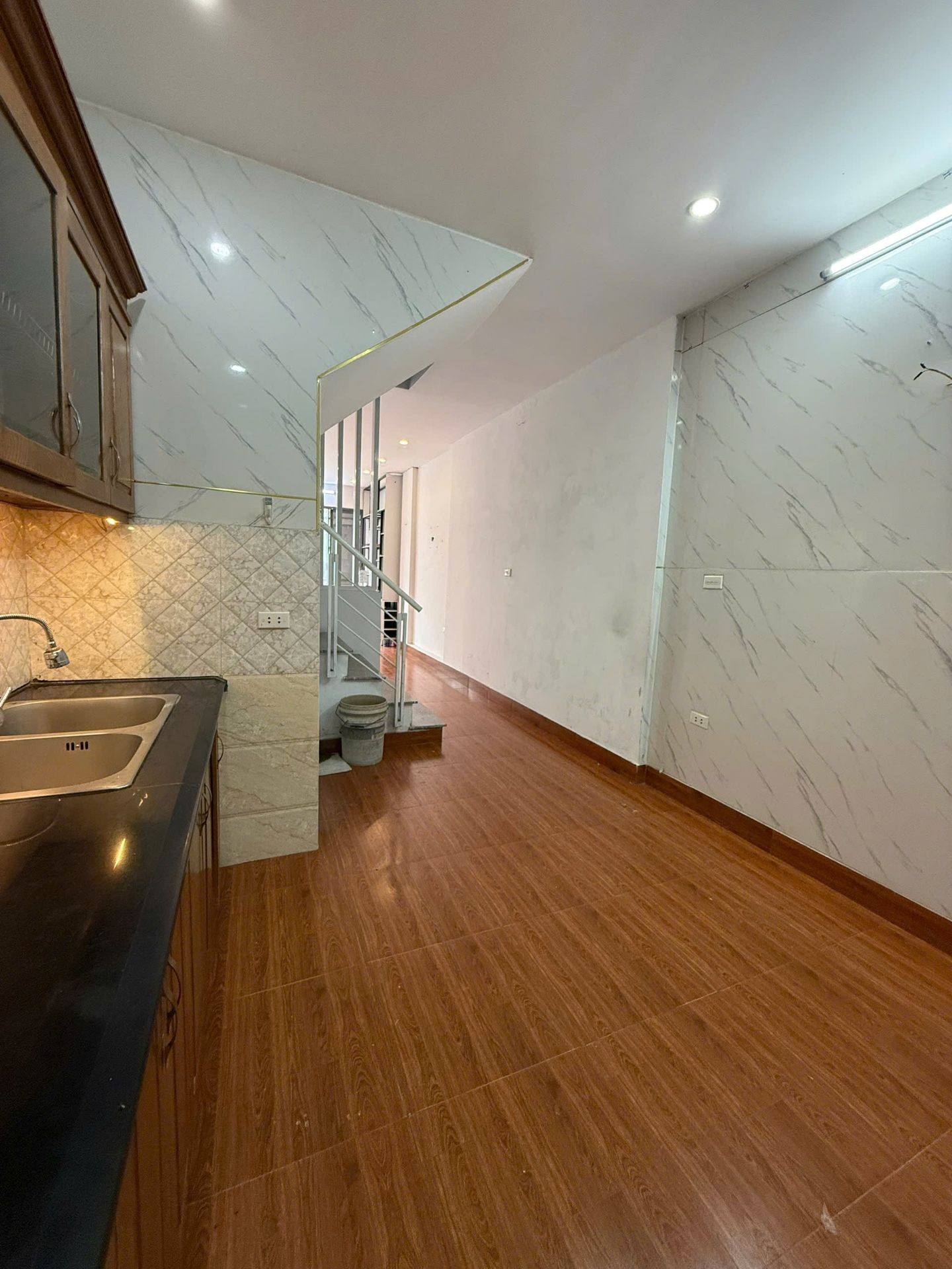 Bán nhà Vĩnh Hưng - diện tích 35m2 3 tầng - ô tô tránh - giá 6,8 tỷ