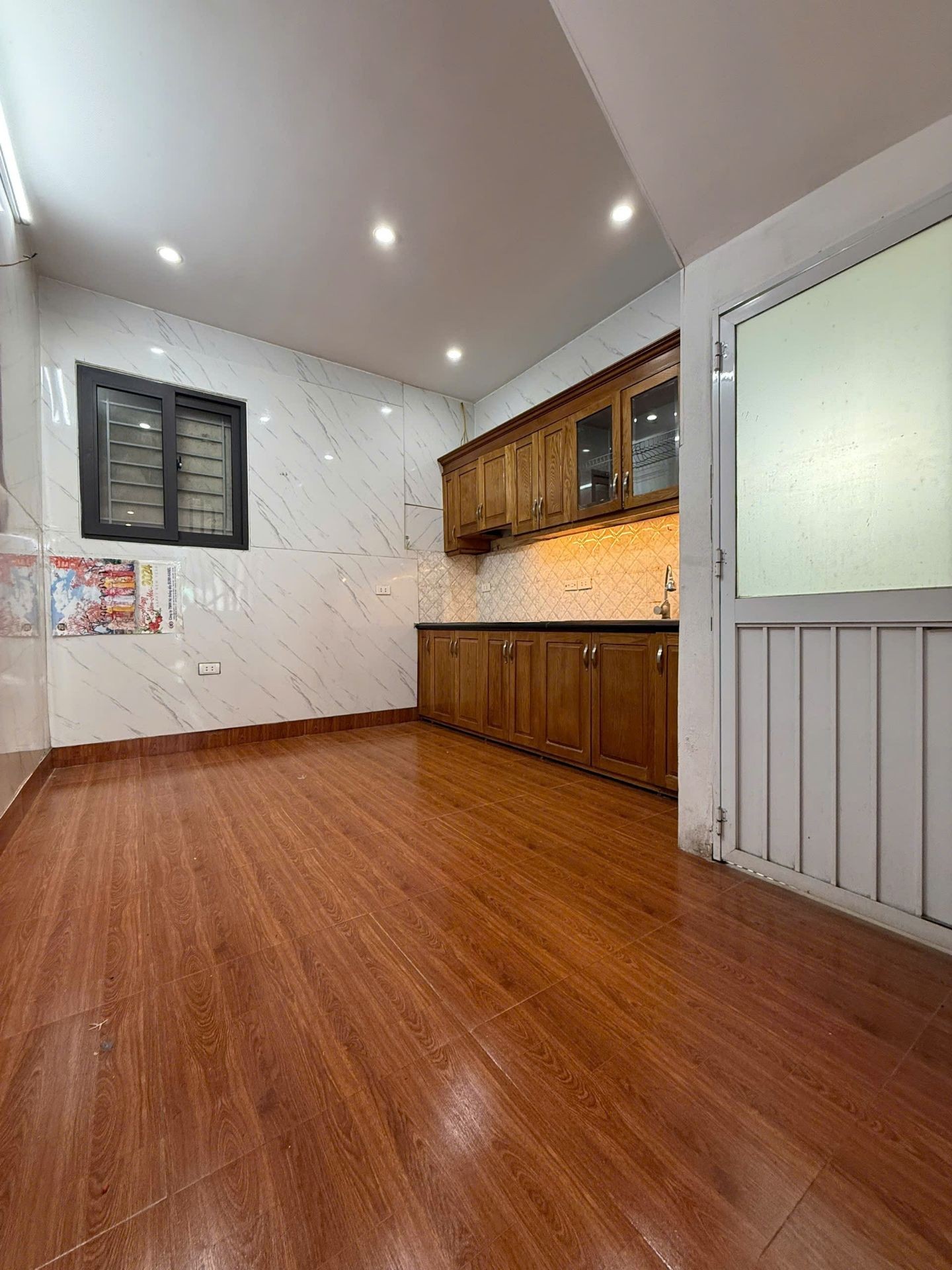 Bán nhà Vĩnh Hưng - diện tích 35m2 3 tầng - ô tô tránh - giá 6,8 tỷ