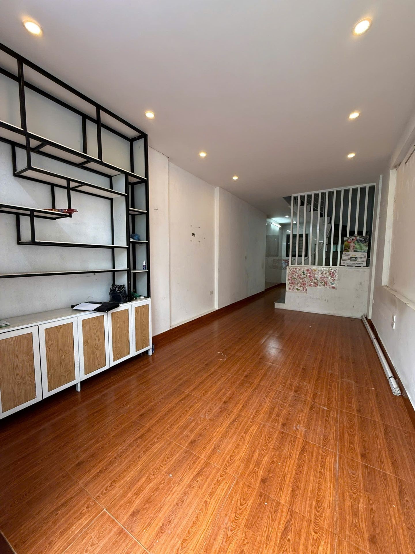 Bán nhà Vĩnh Hưng - diện tích 35m2 3 tầng - ô tô tránh - giá 6,8 tỷ