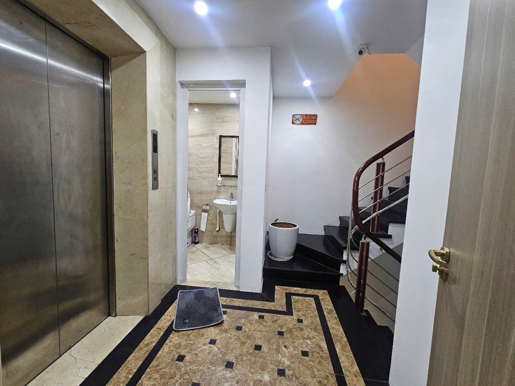 Bán nhà Nguyễn Trãi - diện tích 45m2 8 tầng - Mặt tiền to ngang bốt hàng đậu - giá 40 tỷ