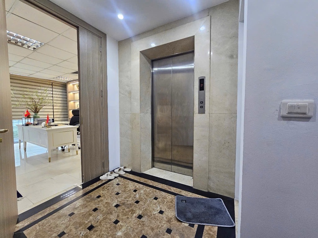 Bán nhà Nguyễn Trãi - diện tích 45m2 8 tầng - Mặt tiền to ngang bốt hàng đậu - giá 40 tỷ