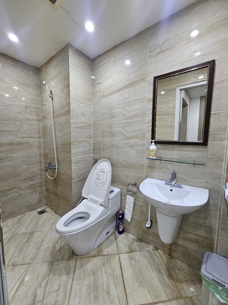 Bán nhà Nguyễn Trãi - diện tích 45m2 8 tầng - Mặt tiền to ngang bốt hàng đậu - giá 40 tỷ