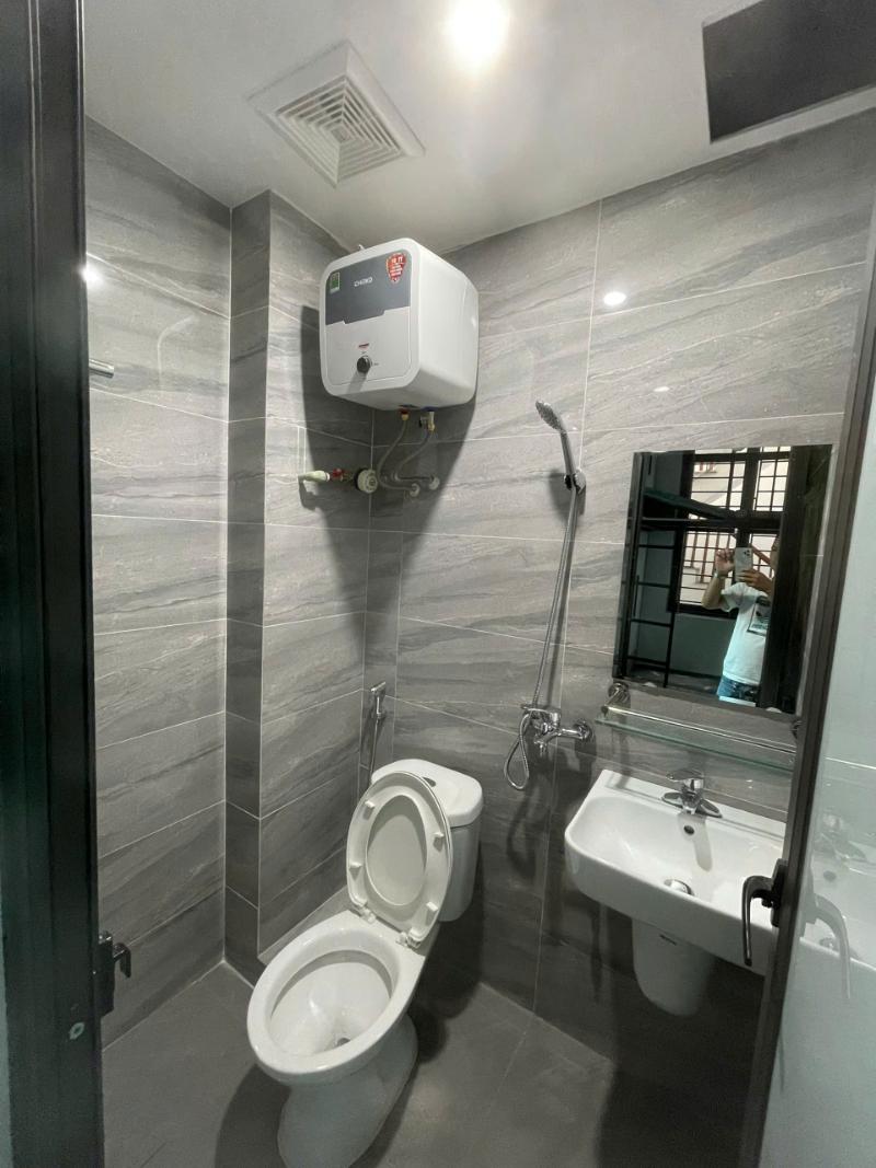 Bán nhà Định Công Thượng - diện tích 67m2 7 tầng - Ô tô tránh 15m - giá 15,9 tỷ