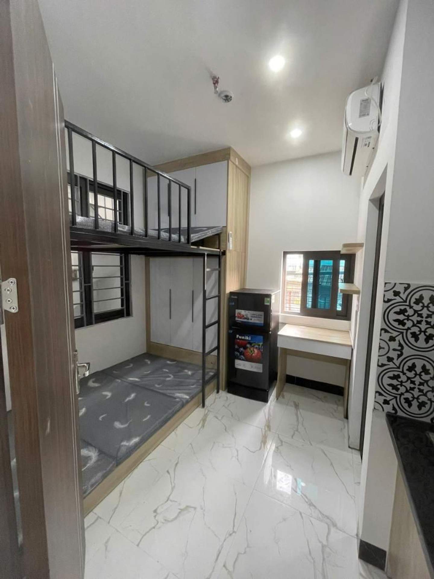 Bán nhà Định Công Thượng - diện tích 67m2 7 tầng - Ô tô tránh 15m - giá 15,9 tỷ