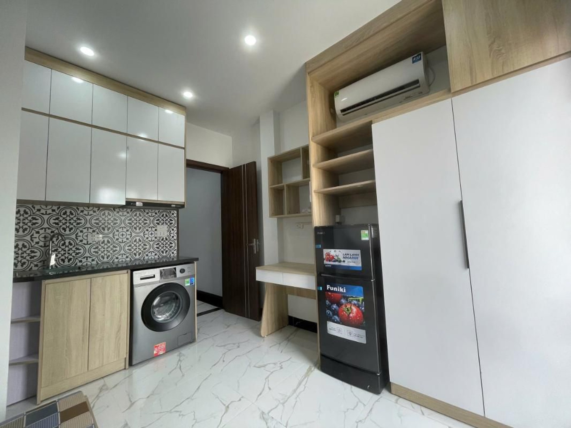 Bán nhà Định Công Thượng - diện tích 67m2 7 tầng - Ô tô tránh 15m - giá 15,9 tỷ