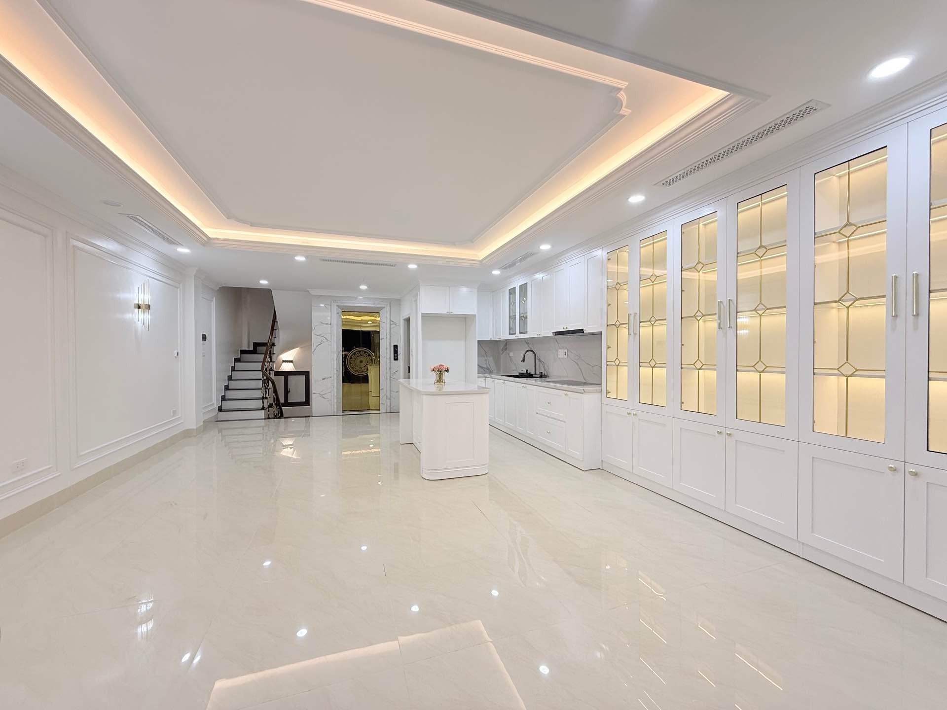 Bán nhà Tam Trinh - diện tích 78m2 7 tầng - Ô tô tránh - giá 28,9 tỷ