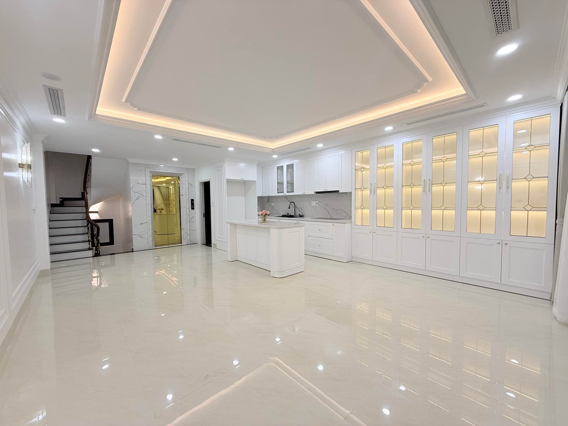 Bán nhà Tam Trinh - diện tích 78m2 7 tầng - Ô tô tránh - giá 28,9 tỷ