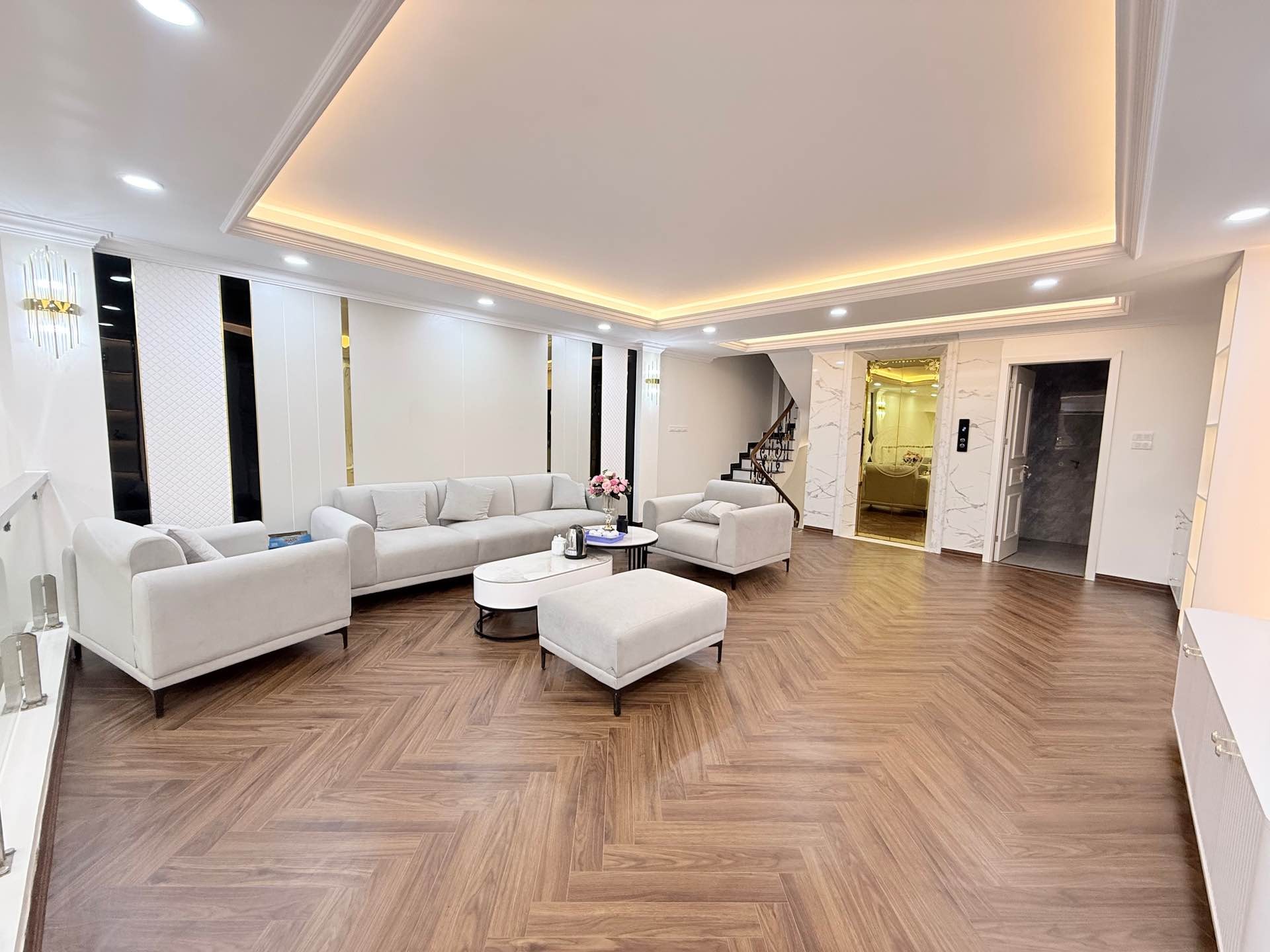 Bán nhà Tam Trinh - diện tích 78m2 7 tầng - Ô tô tránh - giá 28,9 tỷ