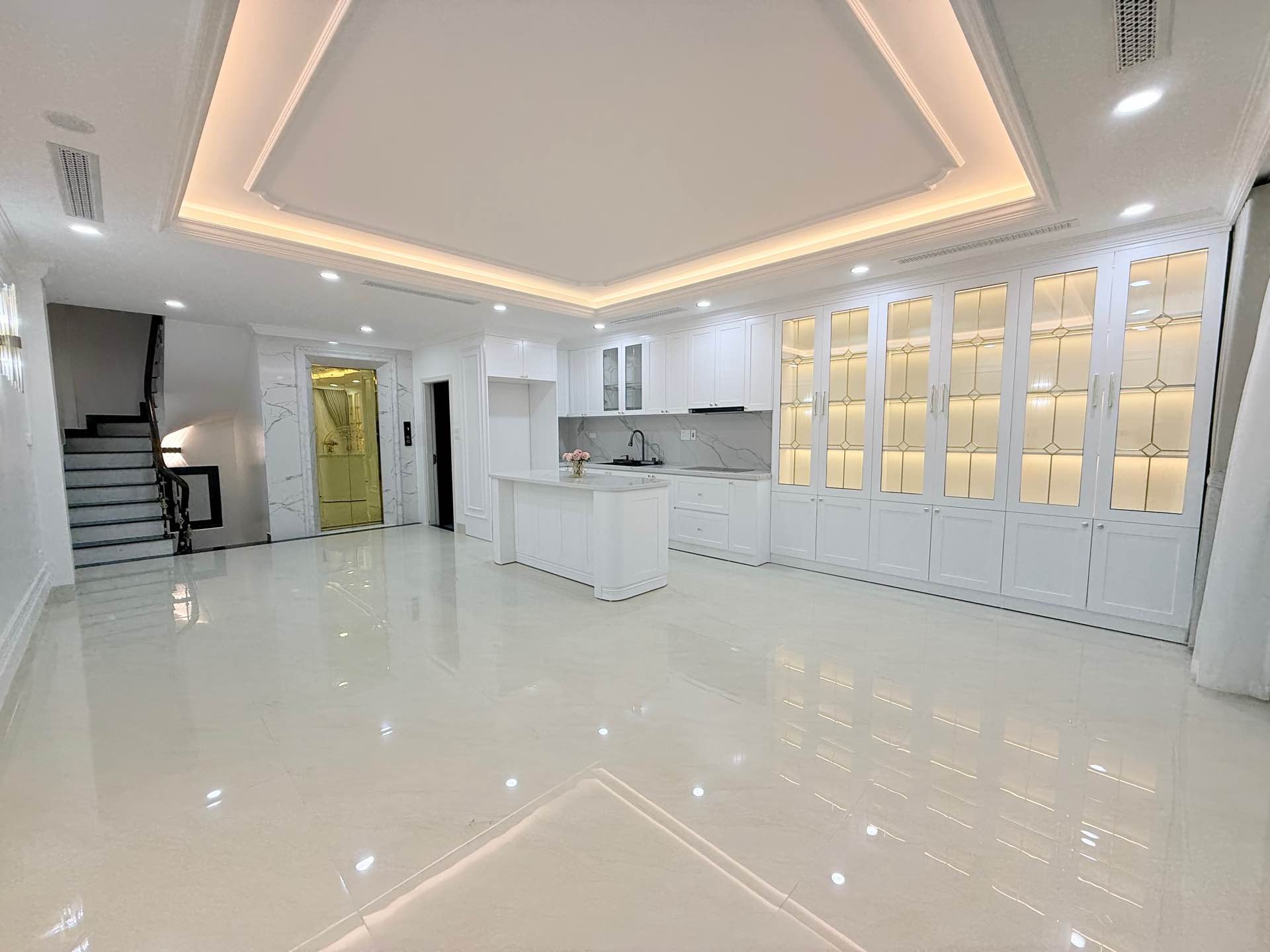 Bán nhà Tam Trinh - diện tích 78m2 7 tầng - Ô tô tránh - giá 28,9 tỷ