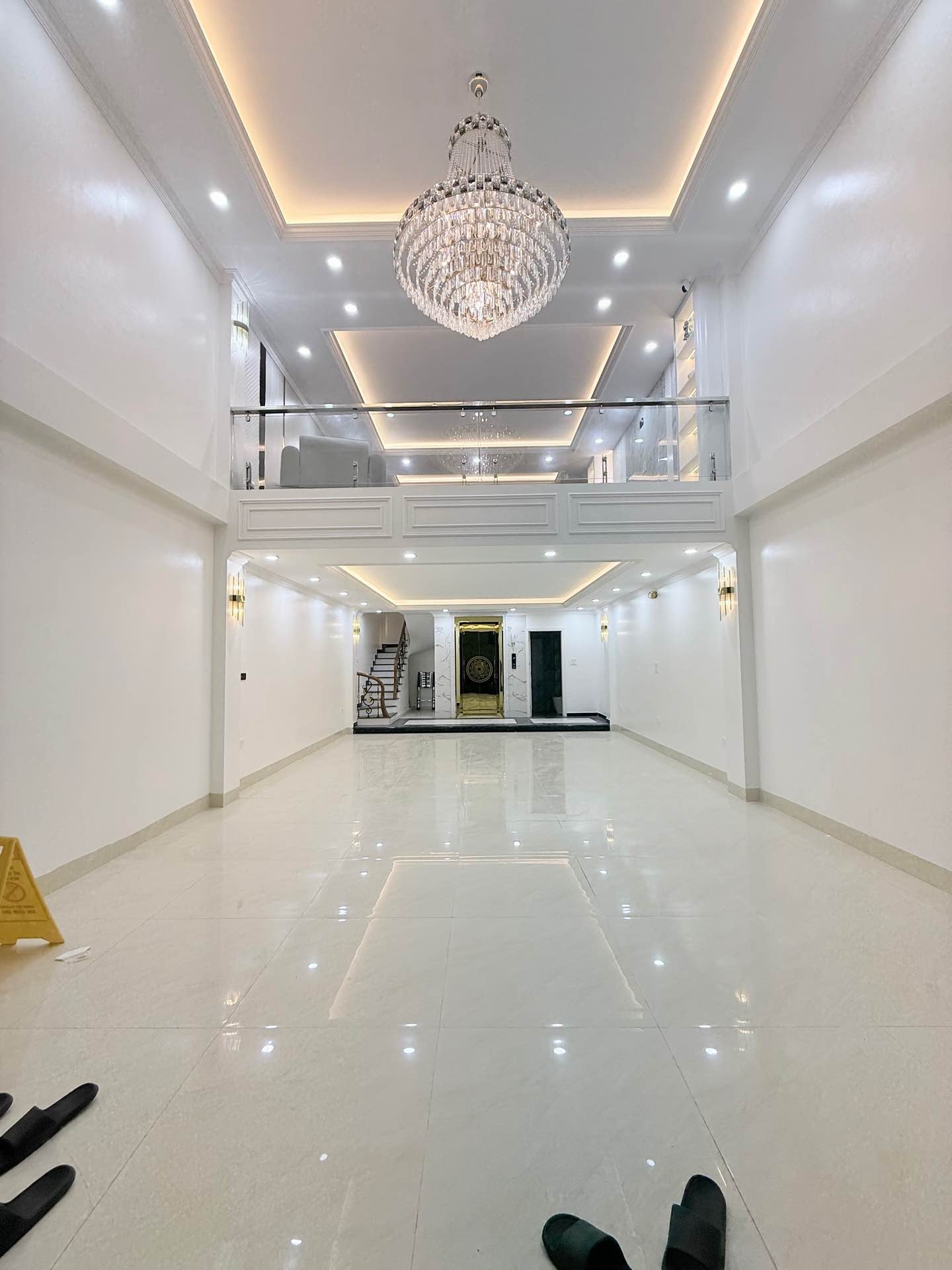 Bán nhà Tam Trinh - diện tích 78m2 7 tầng - Ô tô tránh - giá 28,9 tỷ