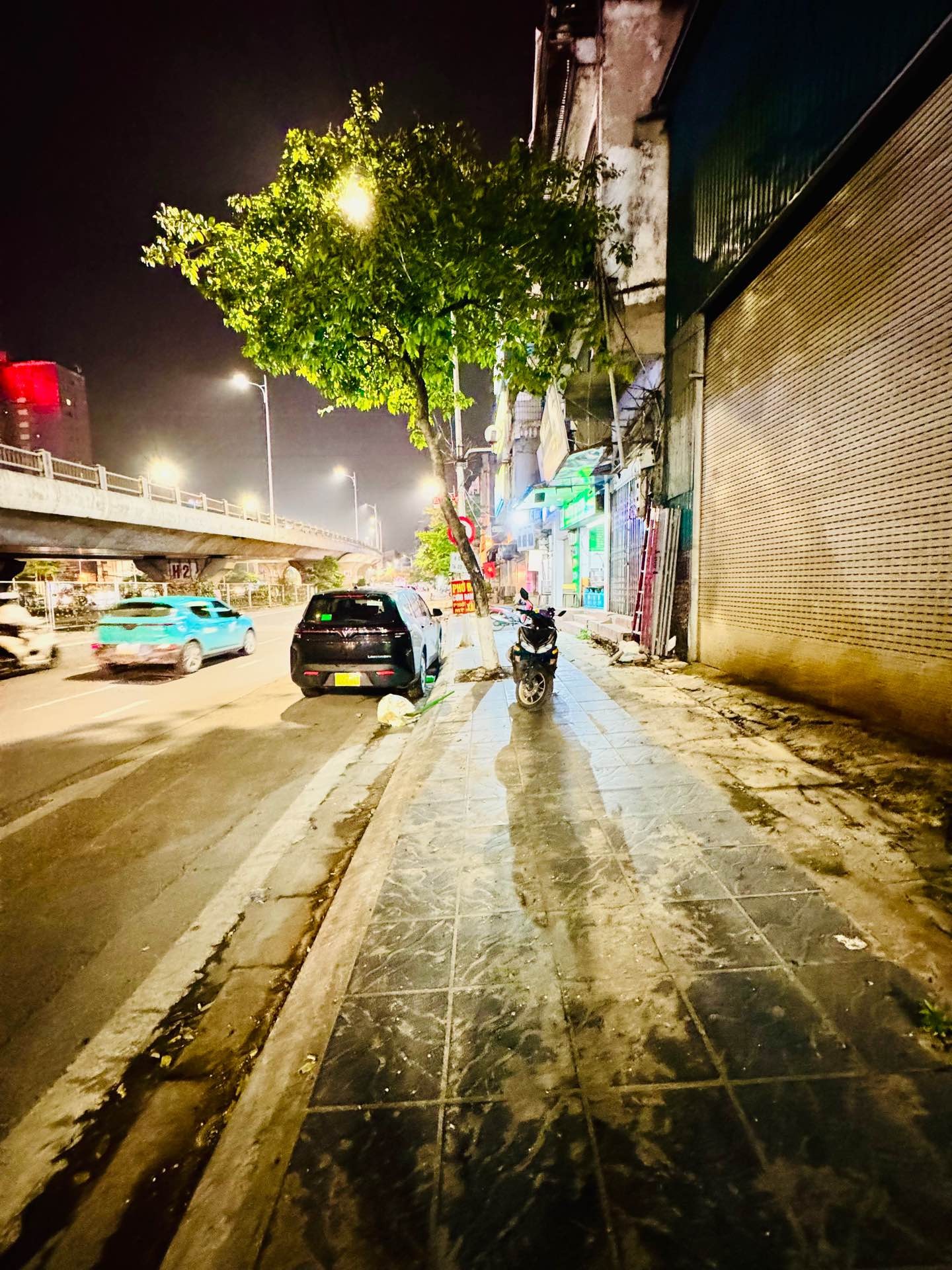 Bán nhà Minh Khai - diện tích 151.9m2 1 tầng - Nhà mặt phố lớn 4 làn ô tô tránh - giá 43,9 tỷ