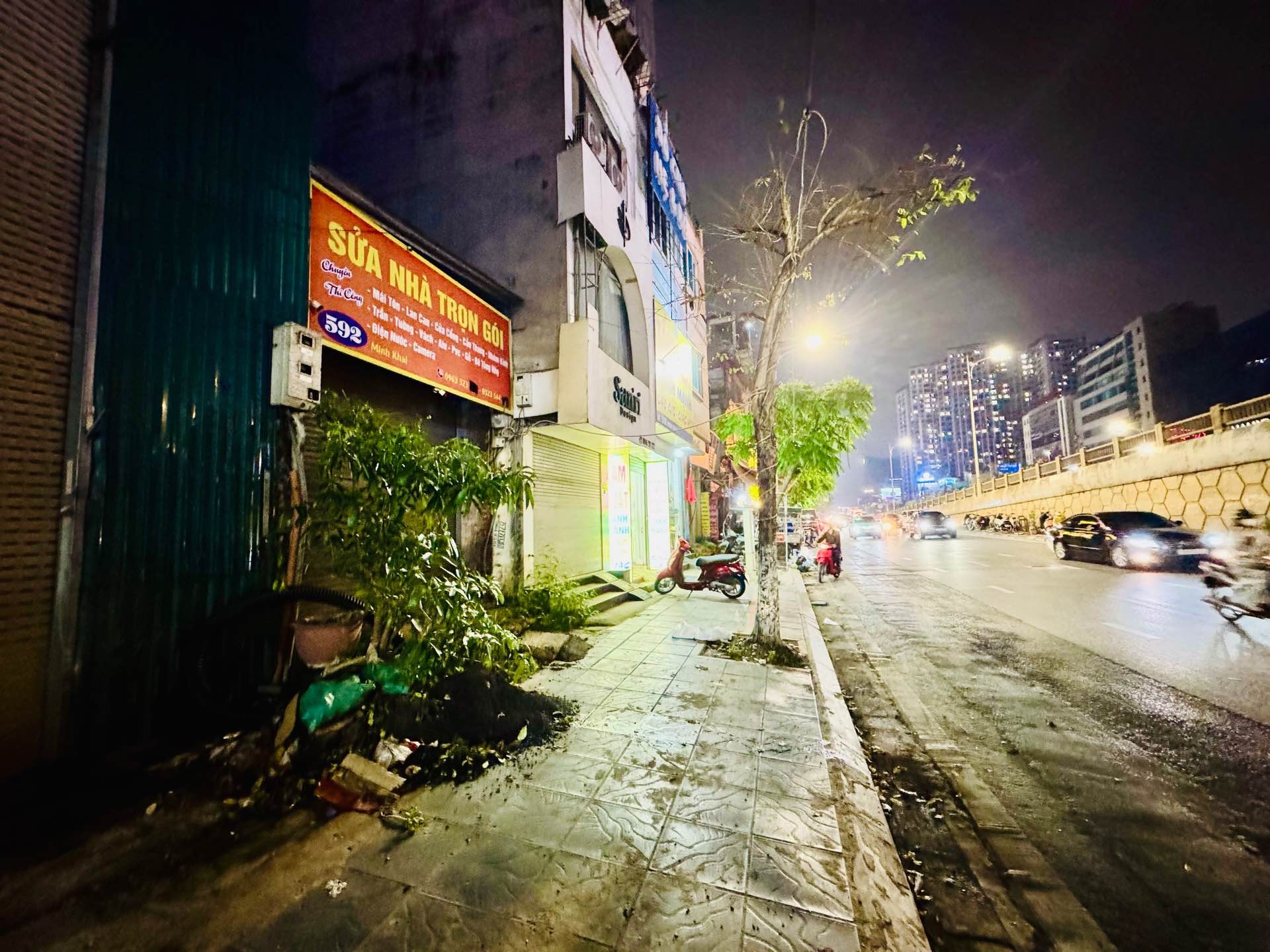 Bán nhà Minh Khai - diện tích 151.9m2 1 tầng - Nhà mặt phố lớn 4 làn ô tô tránh - giá 43,9 tỷ