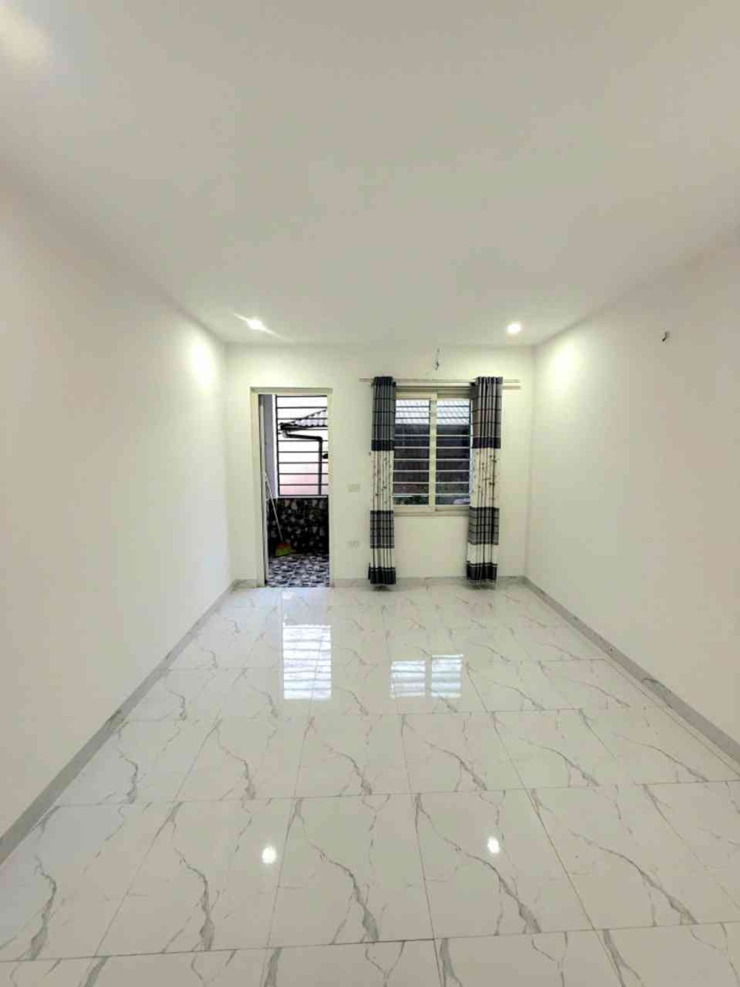 Bán nhà Nam Dư - diện tích 30m2 5 tầng - Ô tô đỗ cổng - giá 7,5 tỷ