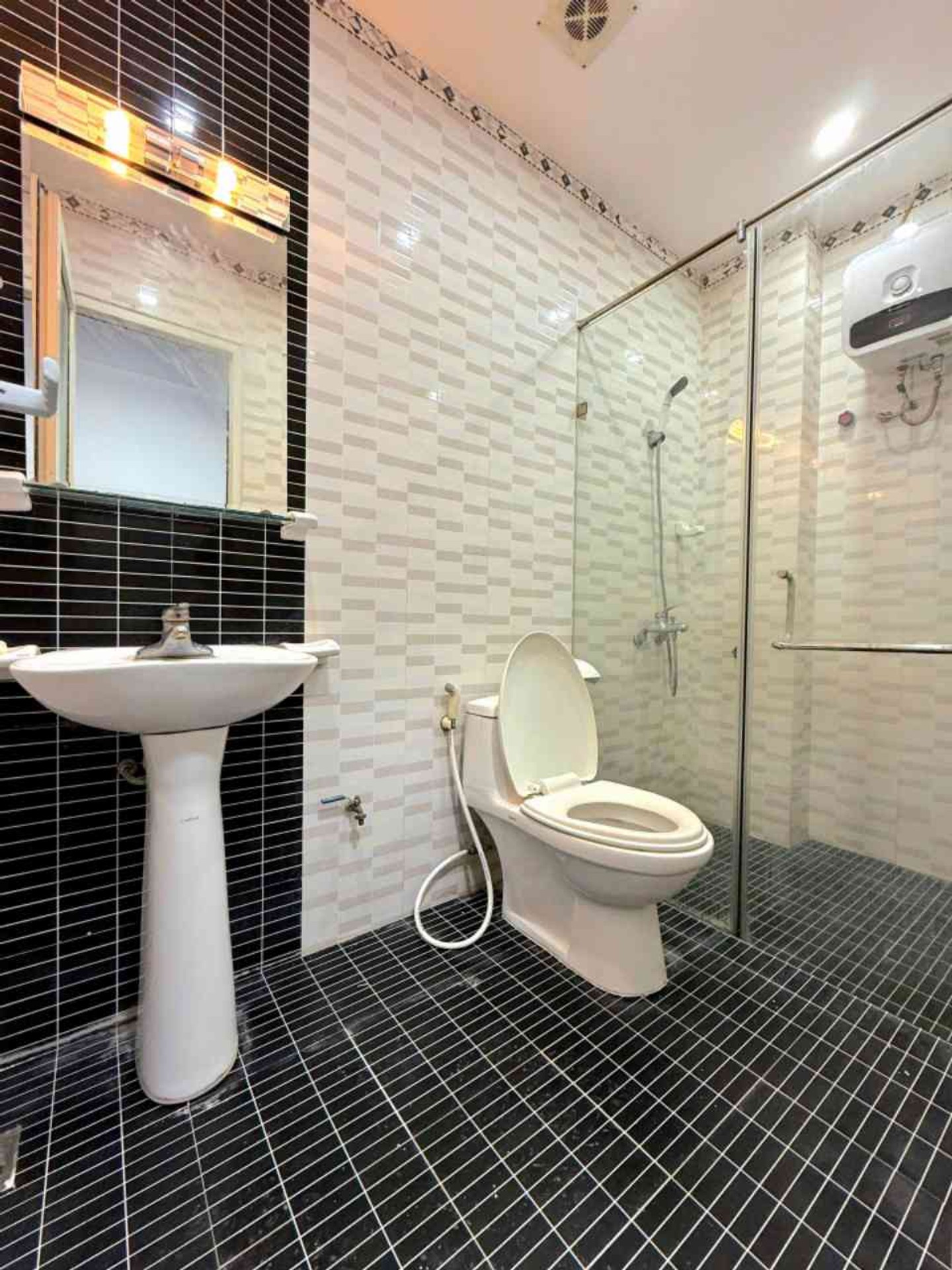 Bán nhà Nam Dư - diện tích 30m2 5 tầng - Ô tô đỗ cổng - giá 7,5 tỷ