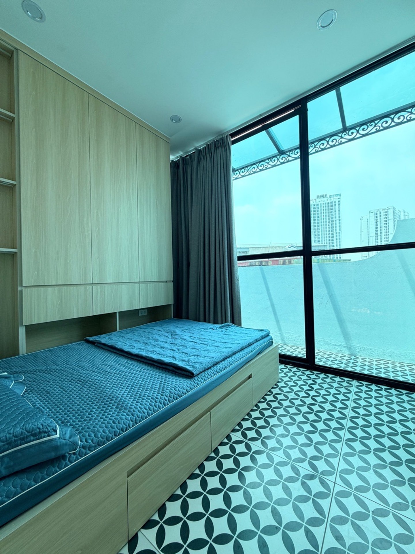 Bán nhà Minh Khai - diện tích 43m2 6 tầng - Thang máy, ô tô đỗ cửa - giá 14,4 tỷ