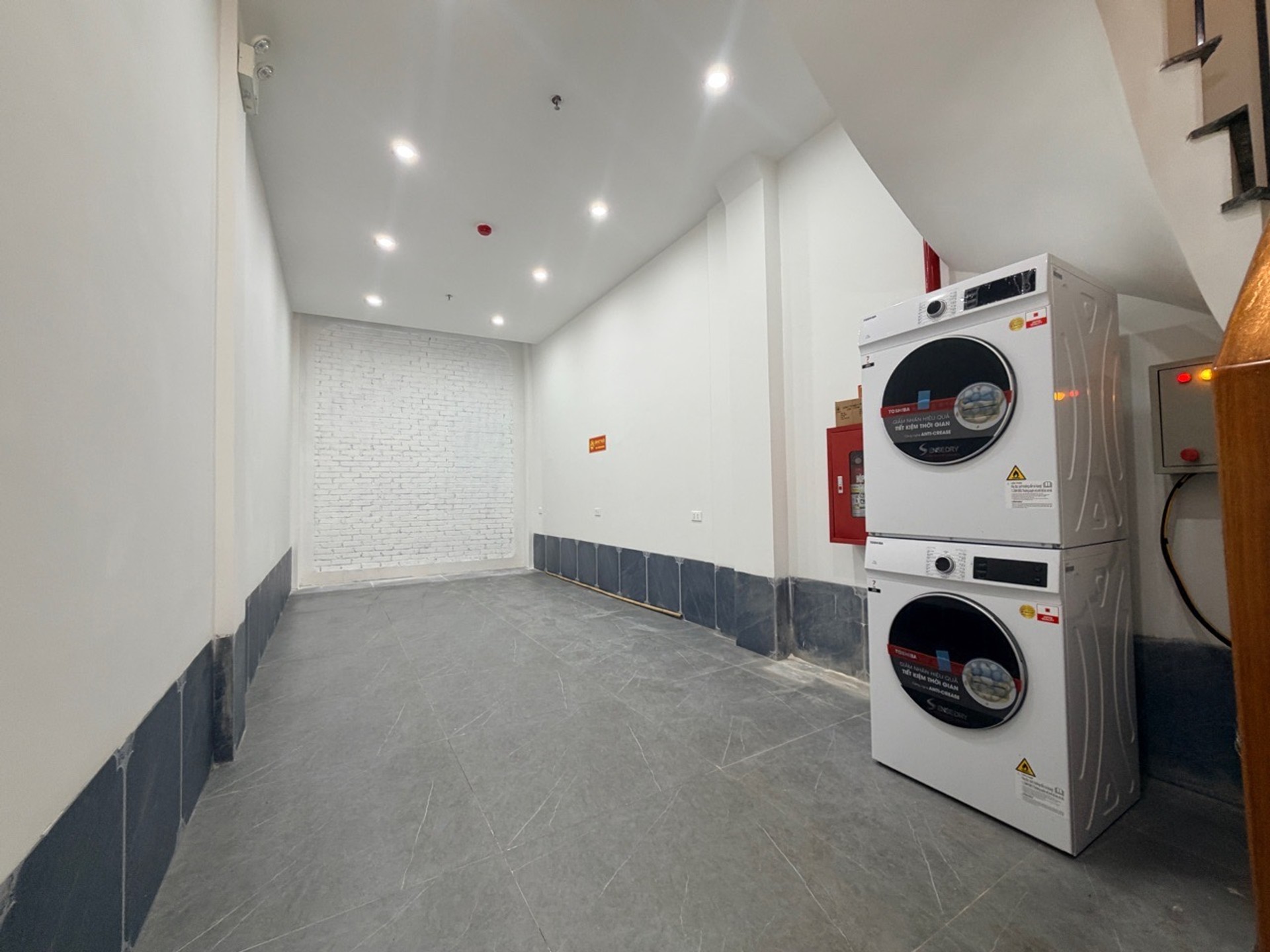 Bán nhà Minh Khai - diện tích 43m2 6 tầng - Thang máy, ô tô đỗ cửa - giá 14,4 tỷ