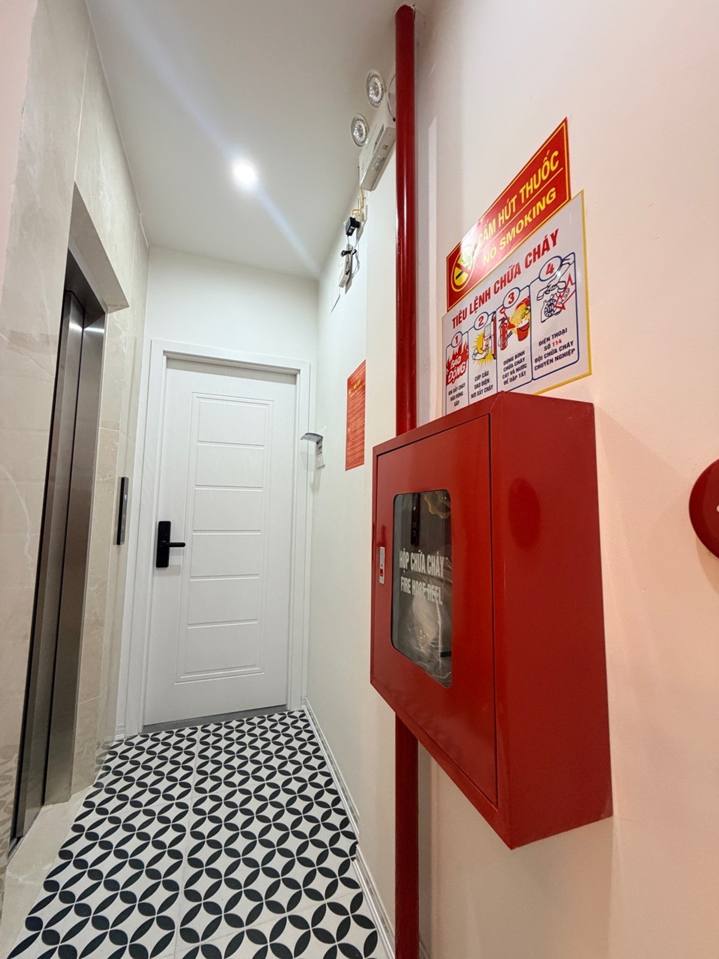 Bán nhà Minh Khai - diện tích 43m2 6 tầng - Thang máy, ô tô đỗ cửa - giá 14,4 tỷ
