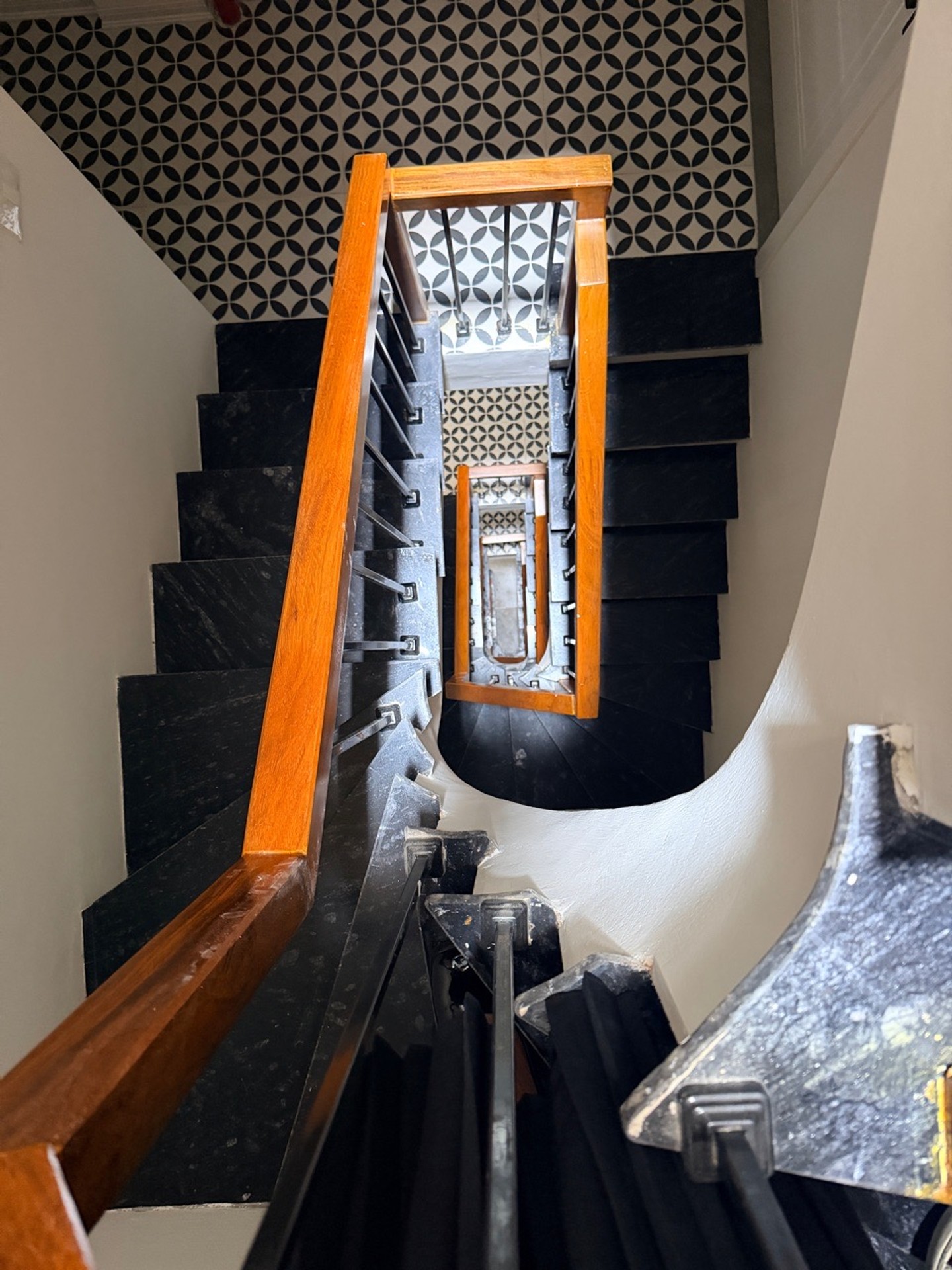 Bán nhà Minh Khai - diện tích 43m2 6 tầng - Thang máy, ô tô đỗ cửa - giá 14,4 tỷ