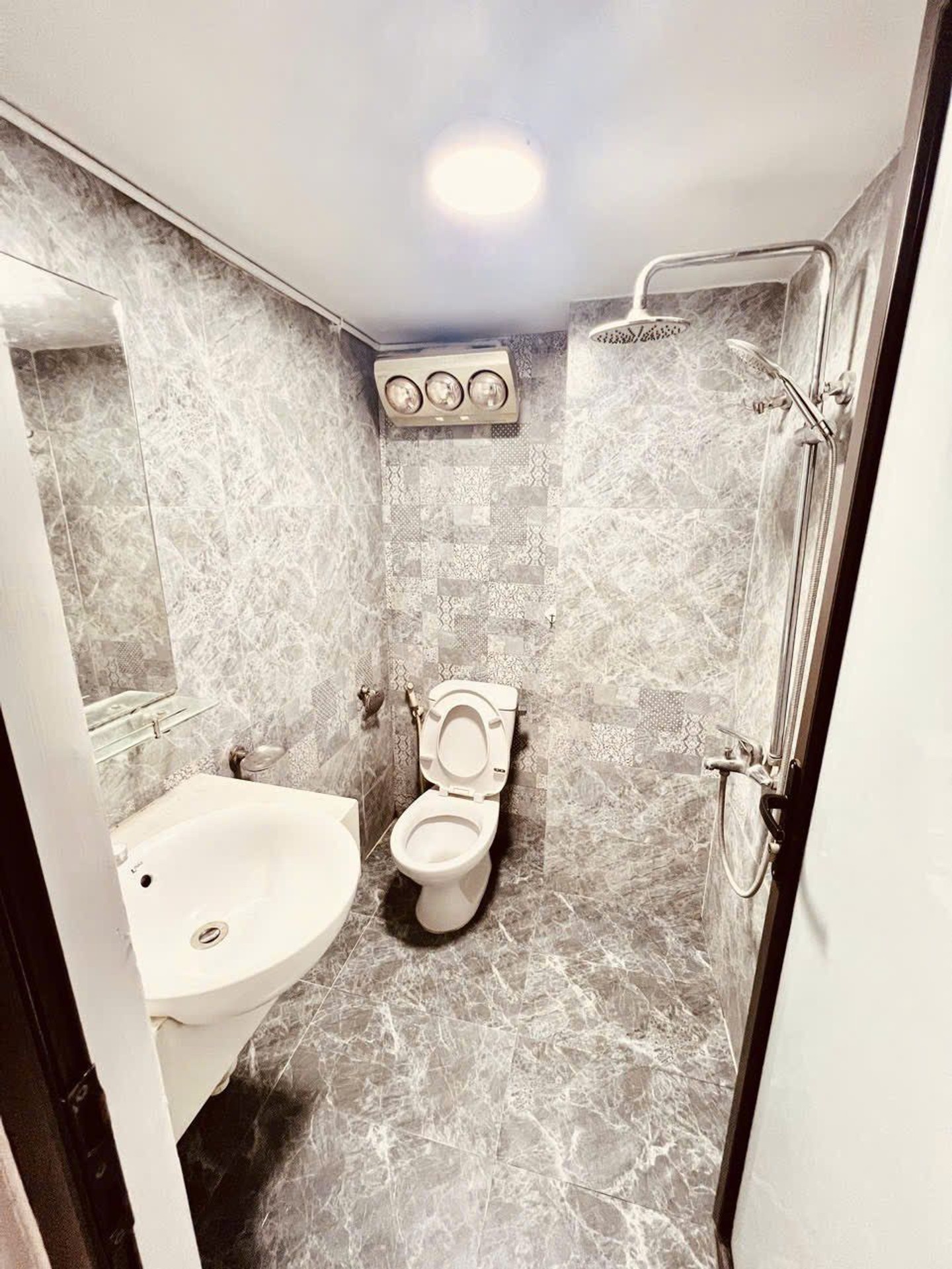 Bán nhà Nam Dư - diện tích 35m2 4 tầng - sát đường ô tô tránh - giá 7,5 tỷ
