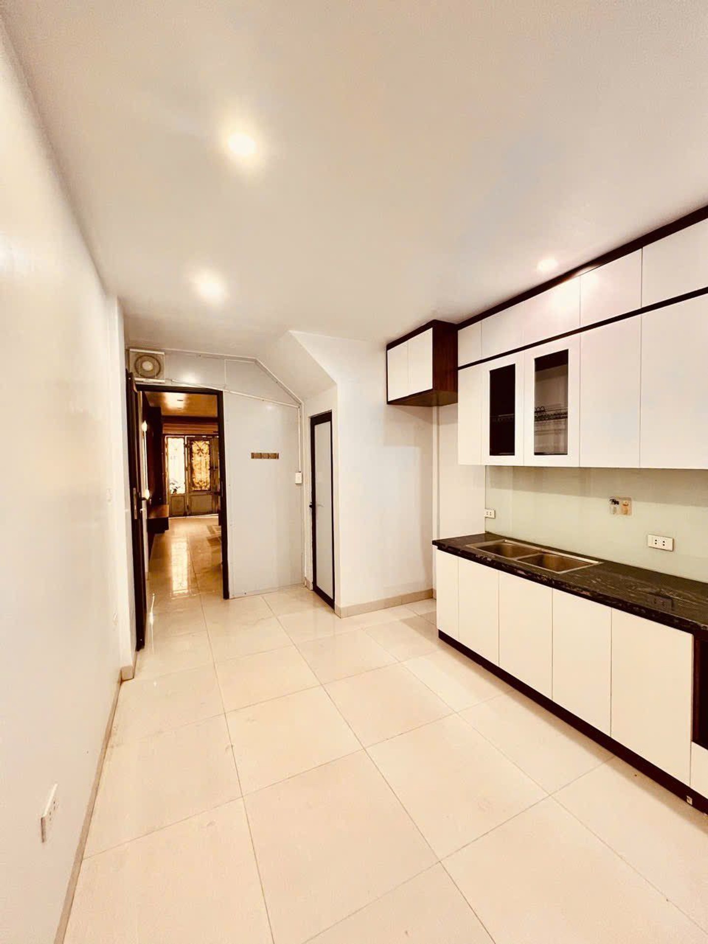 Bán nhà Nam Dư - diện tích 35m2 4 tầng - sát đường ô tô tránh - giá 7,5 tỷ