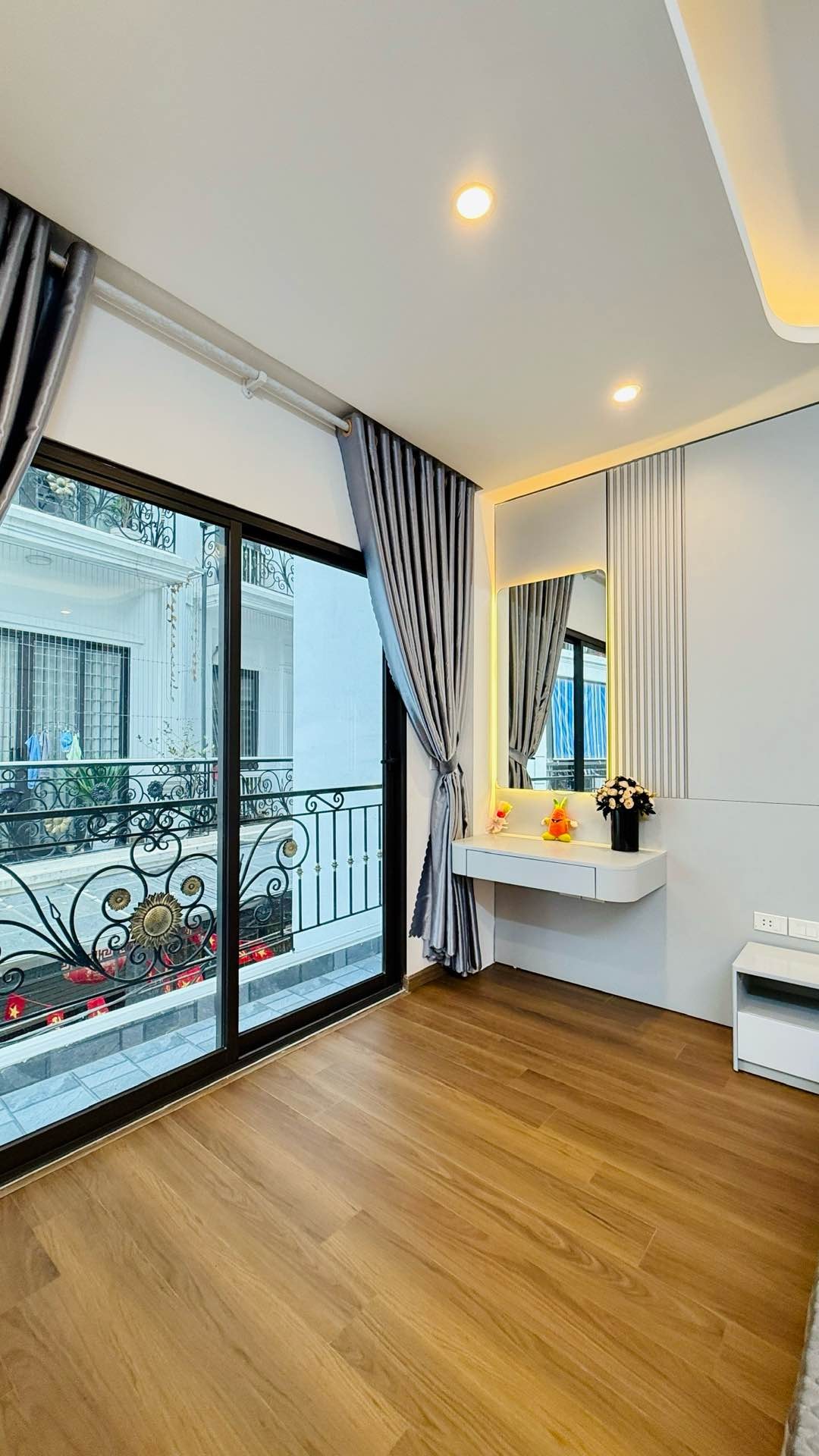 Bán nhà Giáp Nhị - diện tích 48m2 6 tầng - Căn góc 2 thoáng - giá 12,6 tỷ