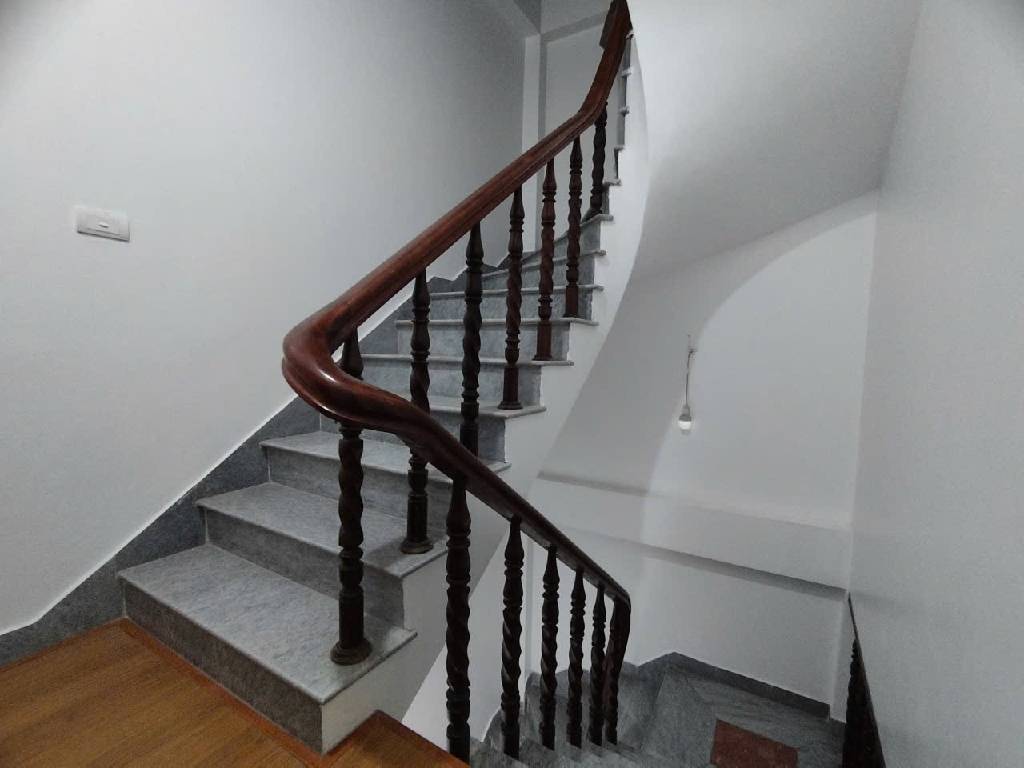 Bán nhà Định Công - diện tích 31m2 5 tầng - Nhà đẹp hiếm có - giá 6,5 tỷ