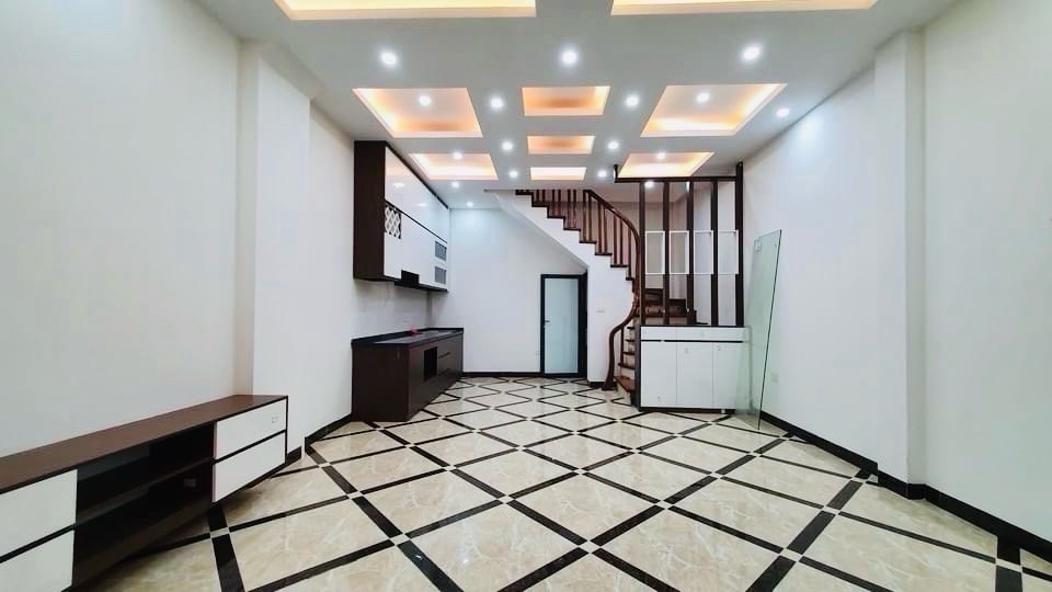 Bán nhà Trương Định - diện tích 42m2 5 tầng - Nhà đẹp hiếm có - giá 10,5 tỷ