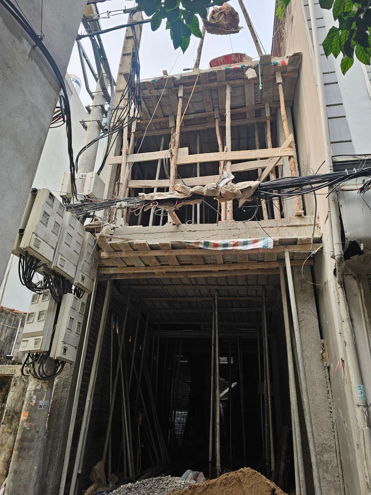 Bán nhà ngõ 55/31/10 Thanh Lân - diện tích 36m2 5 tầng - ô tô nhỏ lùi vào được - giá 9,5 tỷ