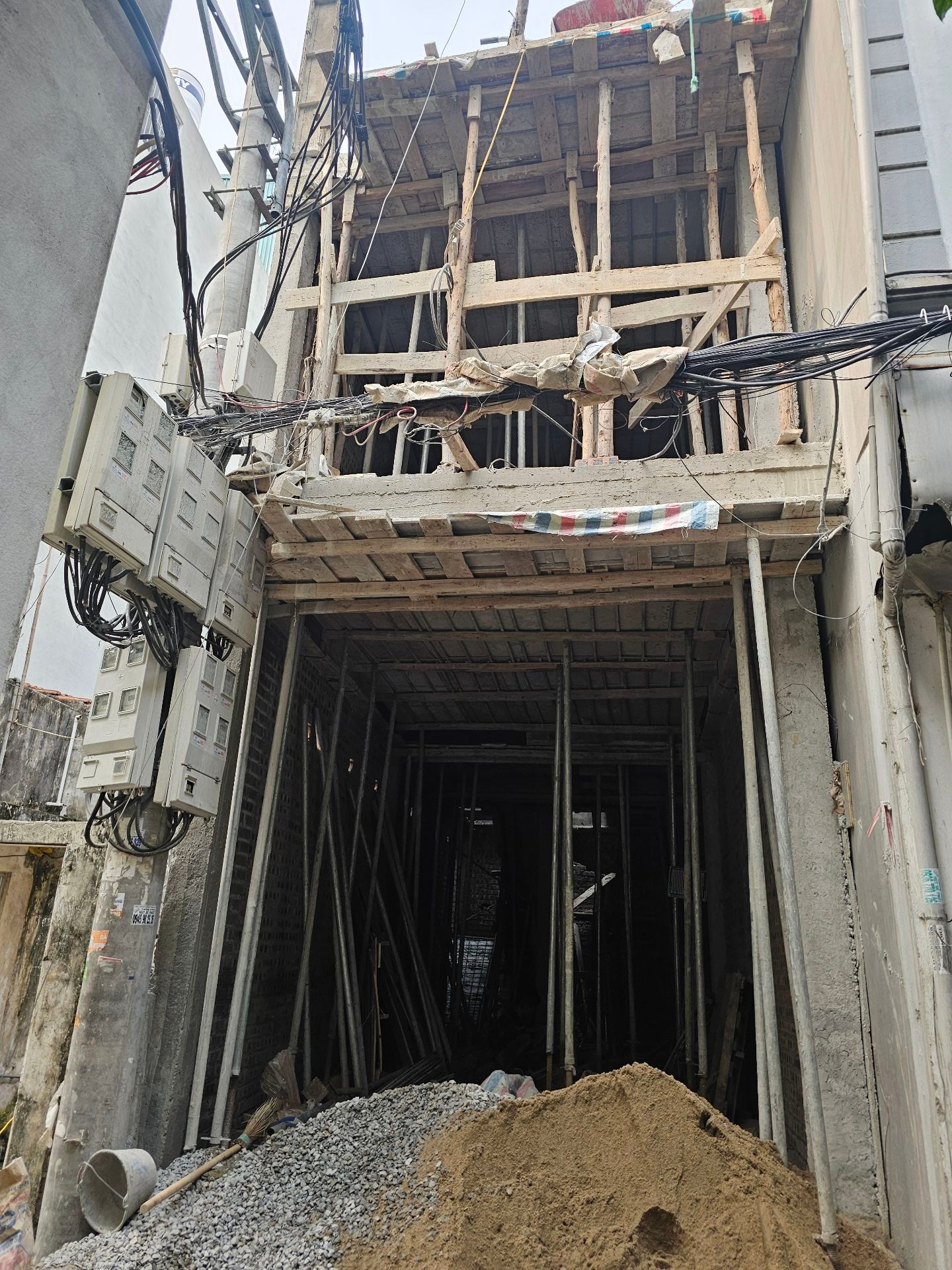 Bán nhà ngõ 55/31/10 Thanh Lân - diện tích 36m2 5 tầng - ô tô nhỏ lùi vào được - giá 9,5 tỷ