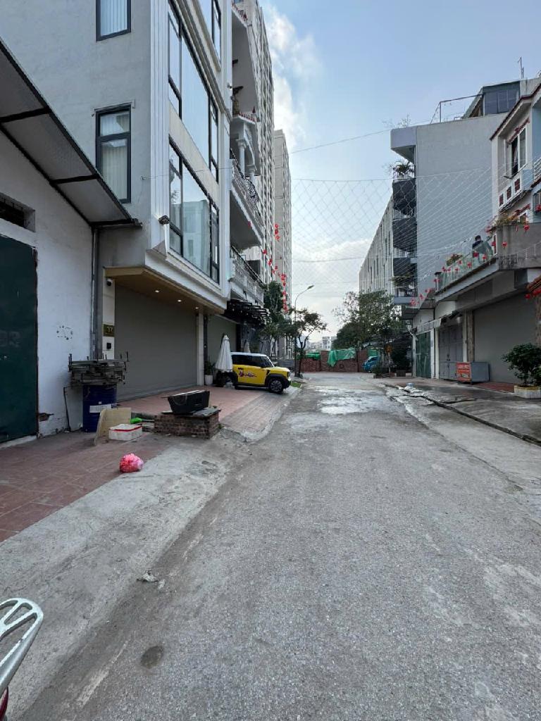 Bán nhà Yên Sở - diện tích 68m2 1 tầng - 2 mặt tiền rộng - giá 20 tỷ