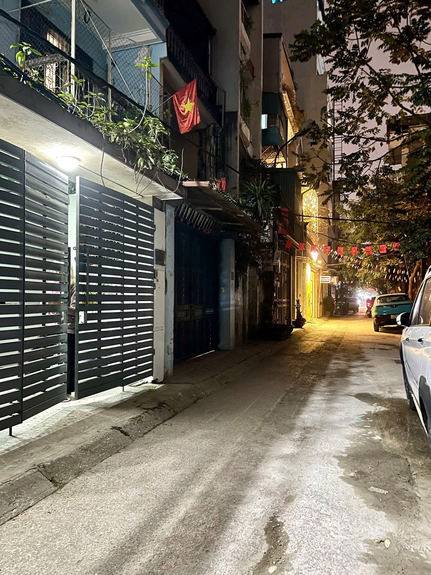 Bán nhà Ngõ Tự Do - diện tích 124m2 8 tầng - Ngõ ô tô tránh - giá Nhỉnh 42 tỷ