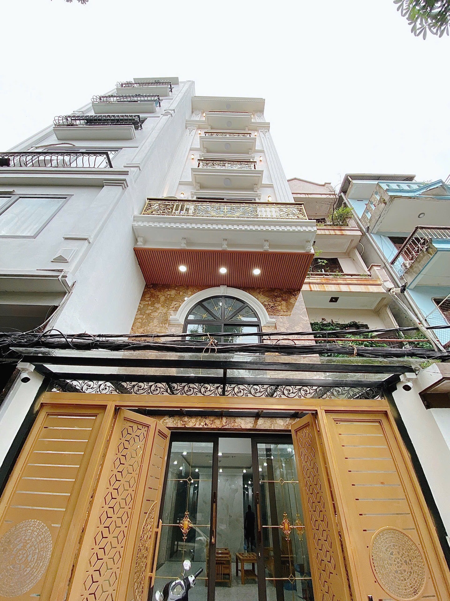 Bán nhà Ngõ Tự Do - diện tích 124m2 8 tầng - Ngõ ô tô tránh - giá Nhỉnh 42 tỷ