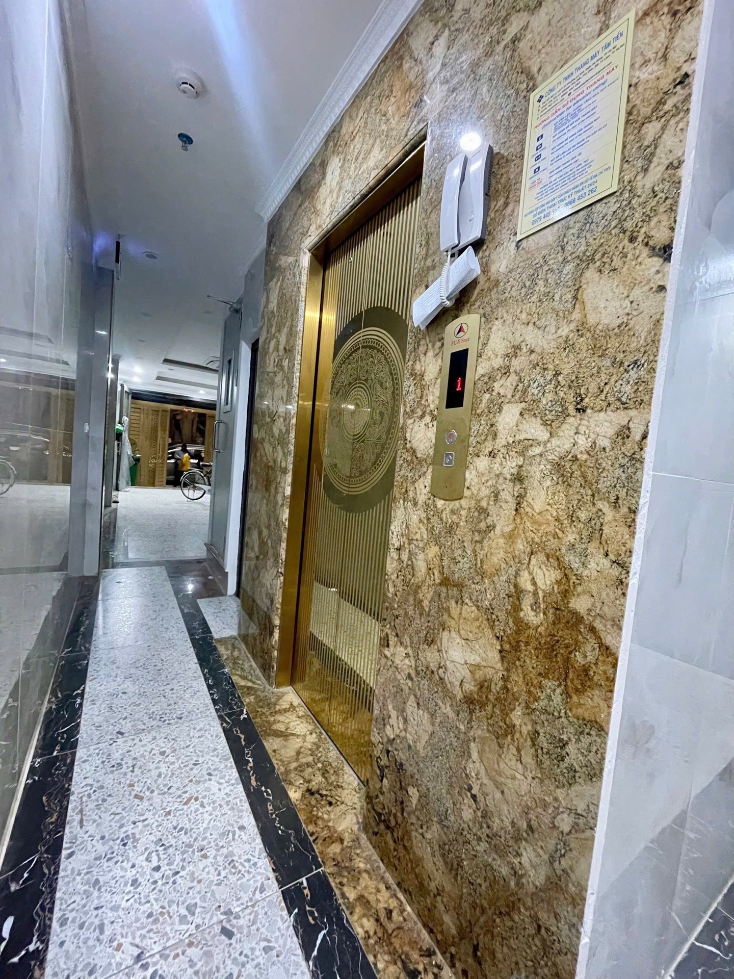 Bán nhà Ngõ Tự Do - diện tích 124m2 8 tầng - Ngõ ô tô tránh - giá Nhỉnh 42 tỷ