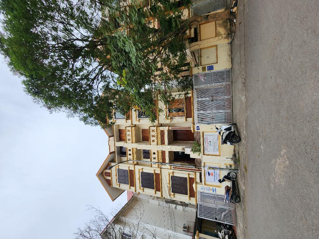 Bán nhà Cầu Bươu - diện tích 124m2 5 tầng - Ô tô tránh - giá Nhỉnh 27 tỷ