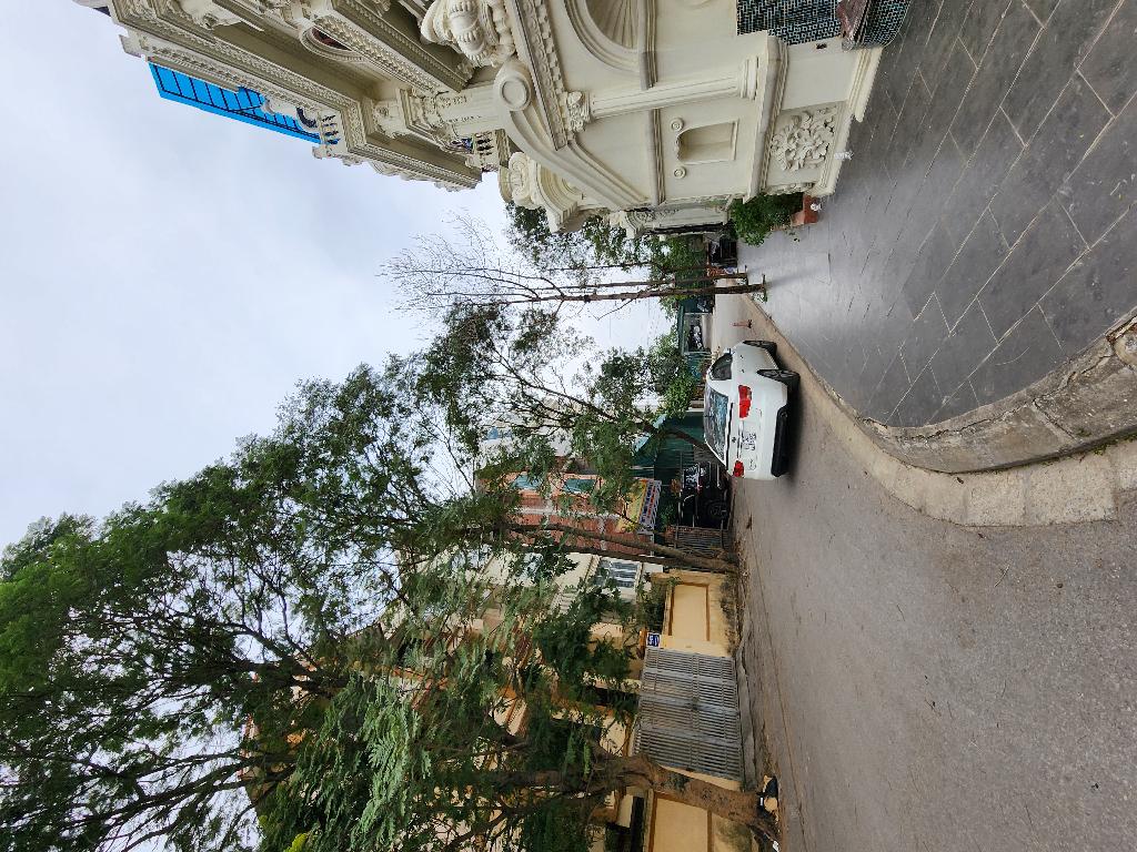 Bán nhà Cầu Bươu - diện tích 124m2 5 tầng - Ô tô tránh - giá Nhỉnh 27 tỷ