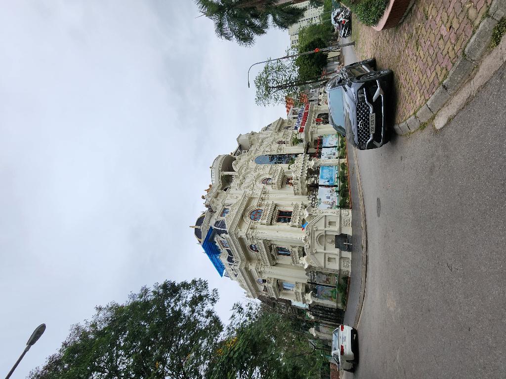 Bán nhà Cầu Bươu - diện tích 124m2 5 tầng - Ô tô tránh - giá Nhỉnh 27 tỷ